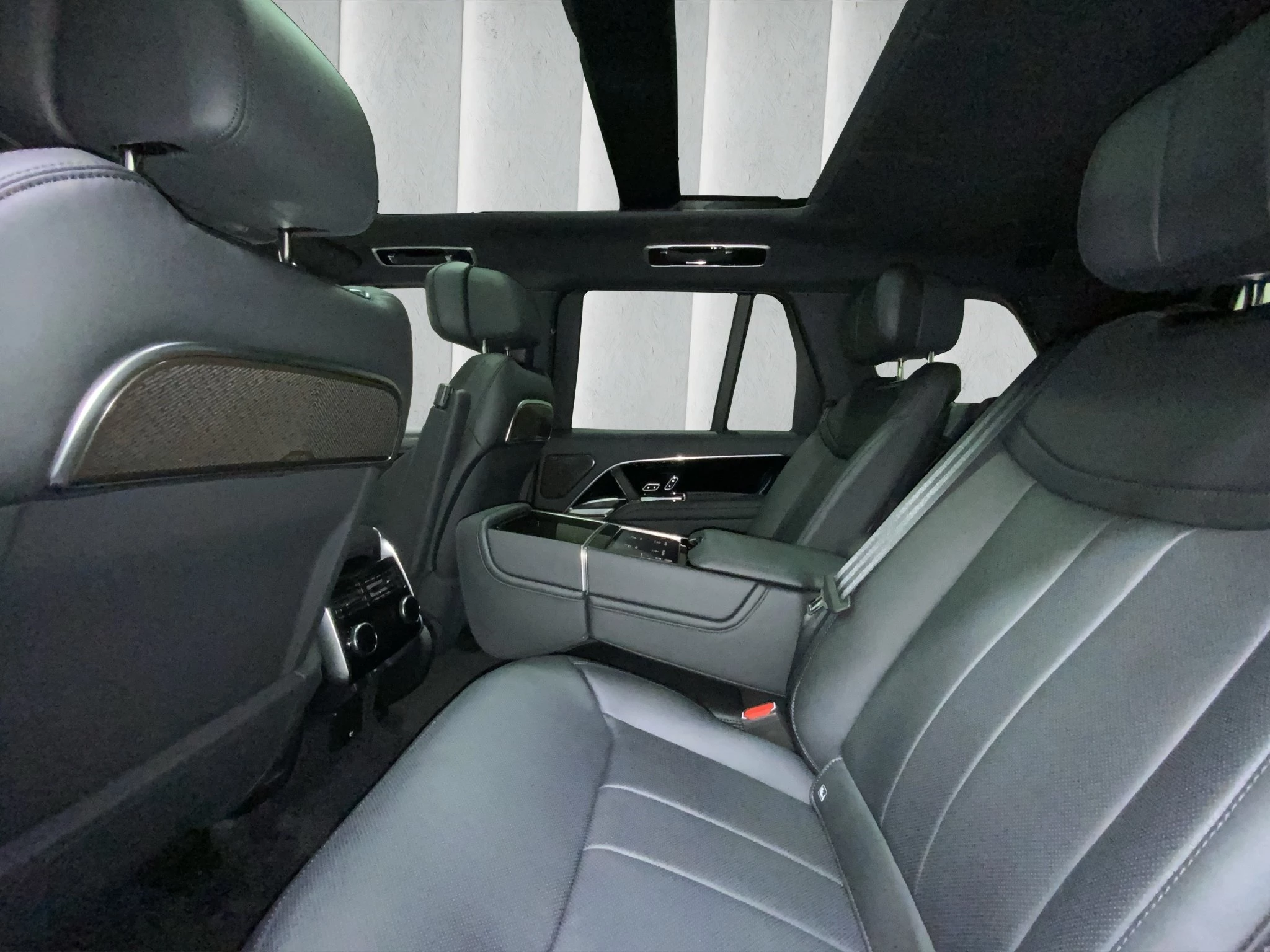 Land Rover Range Rover Autobiography 3.0 P550e 22 | AHK | Kühlfach