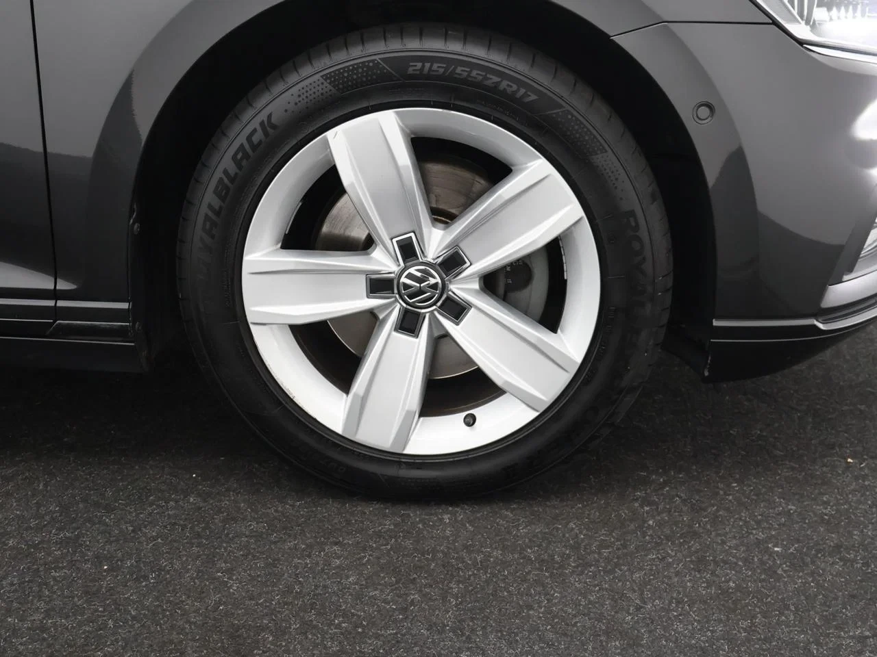 Volkswagen-Passat-image-12