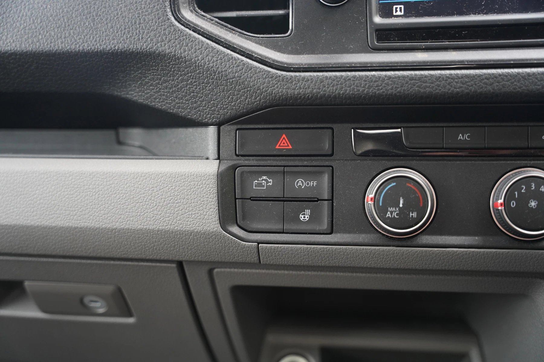 Volkswagen-California-image-30