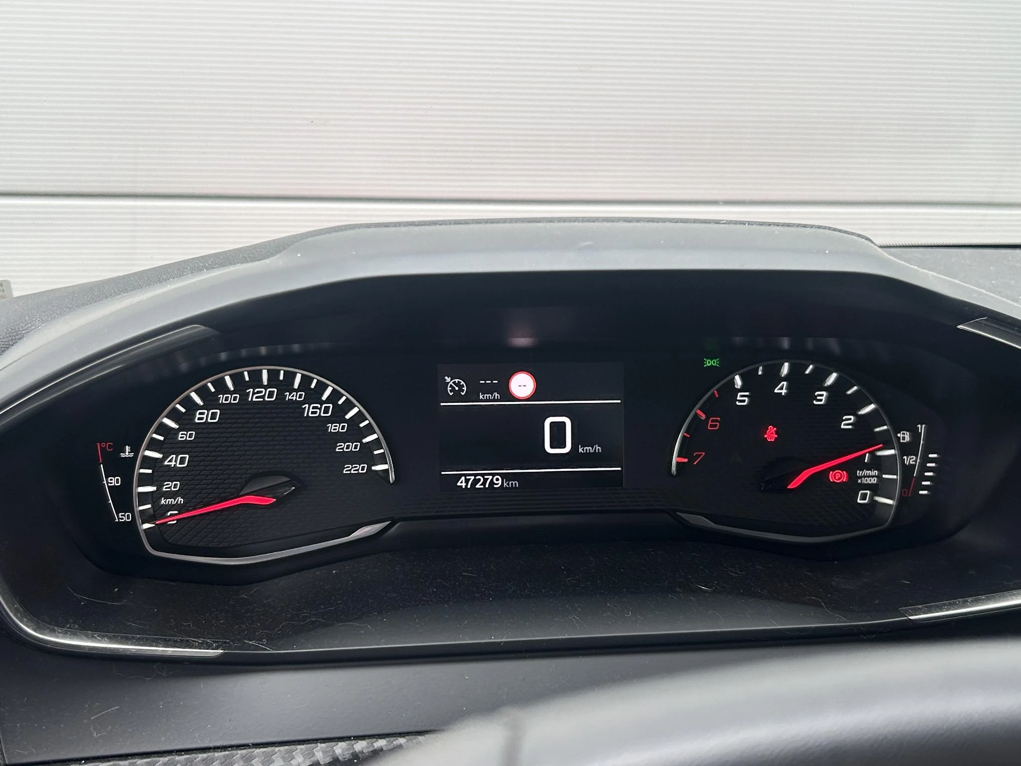 Peugeot-208-image-12