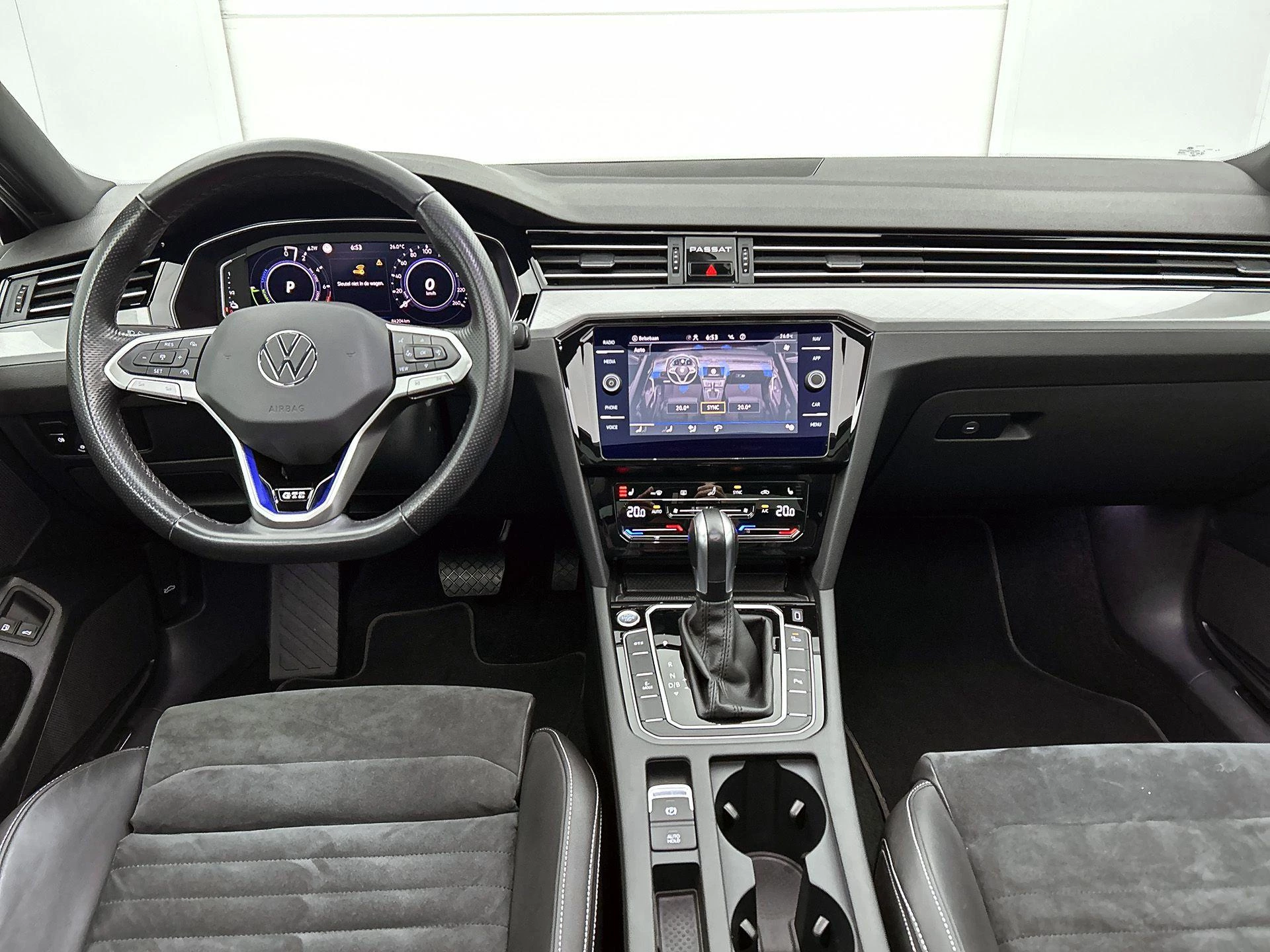 Volkswagen-Passat-image-28