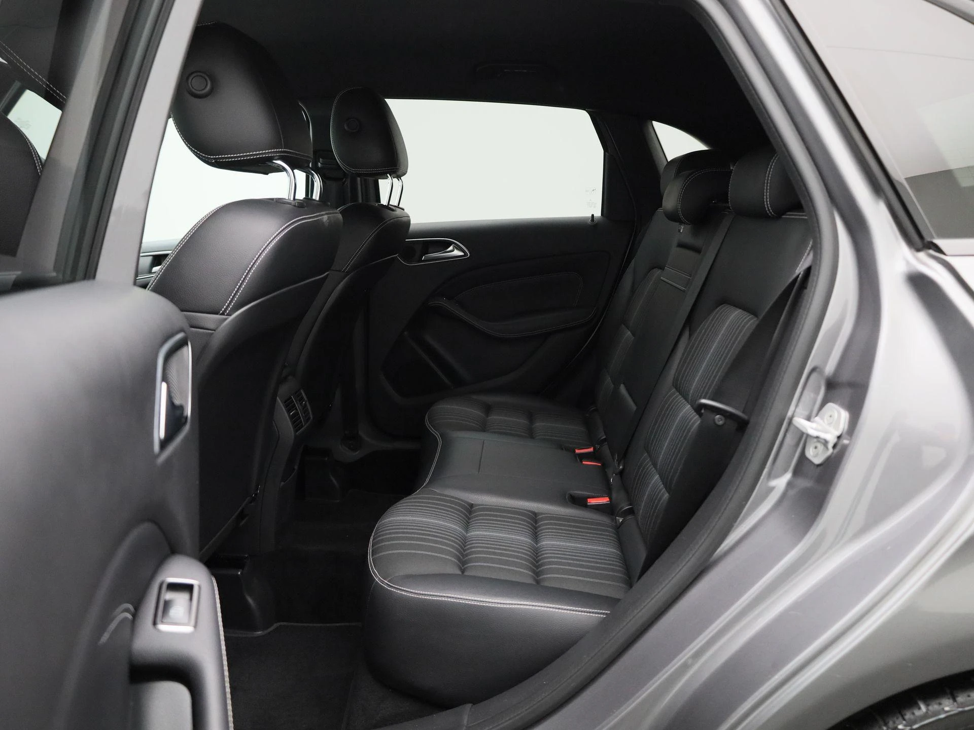 Mercedes-Benz-B-Klasse-image-11