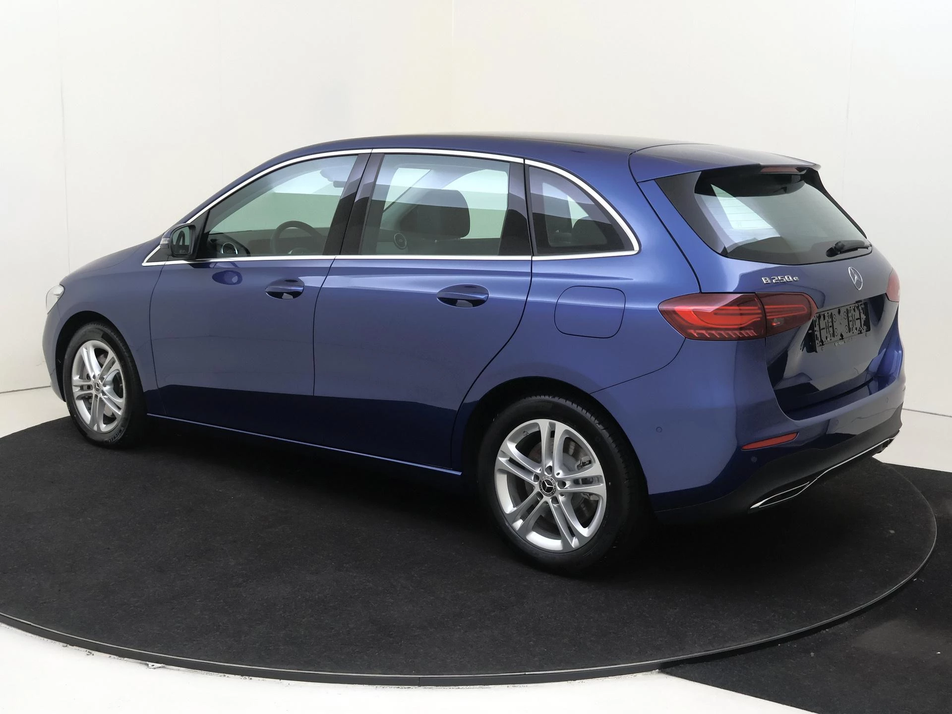 Mercedes-Benz-B-Klasse-image-2