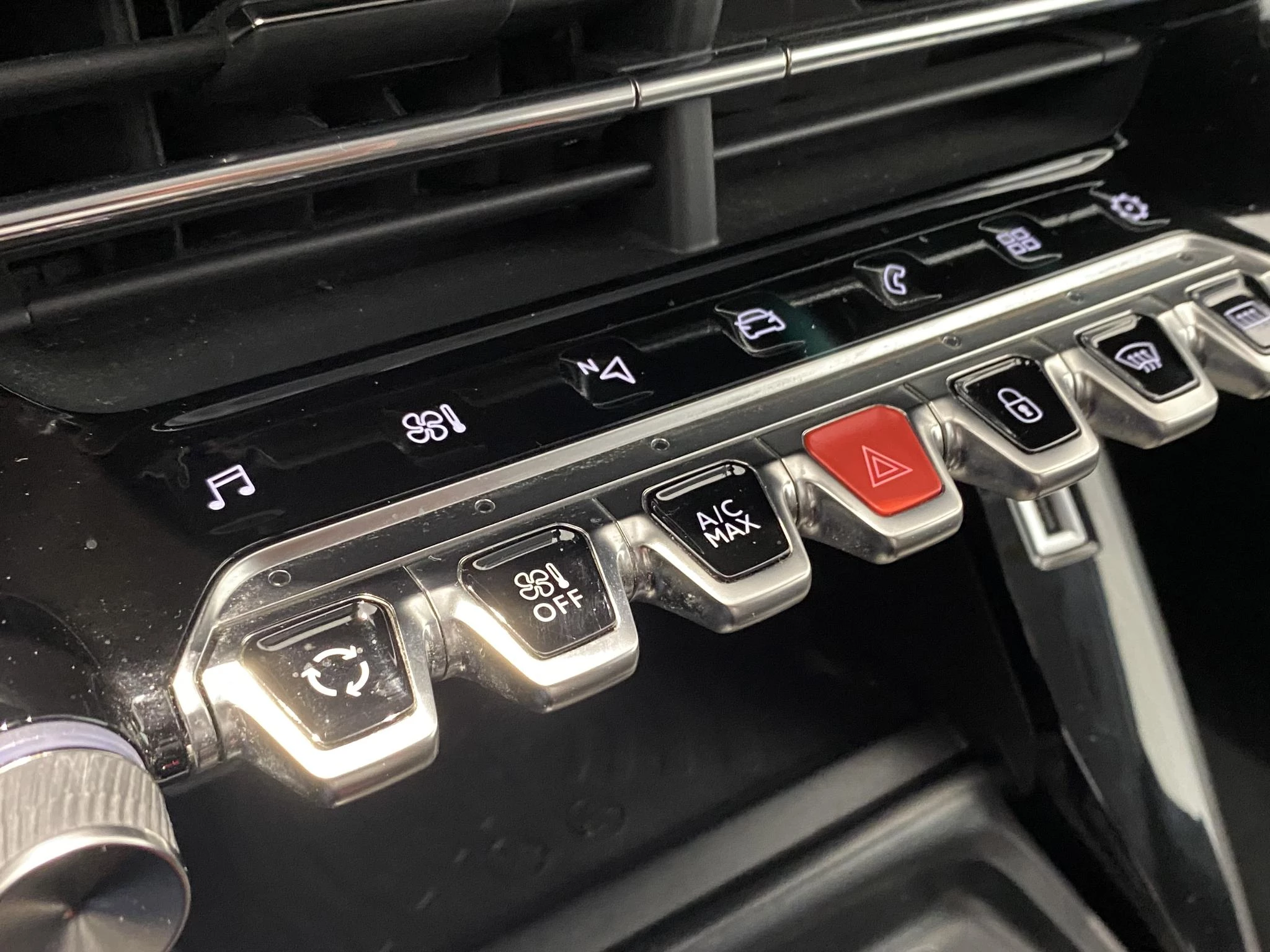 Peugeot-208-image-19