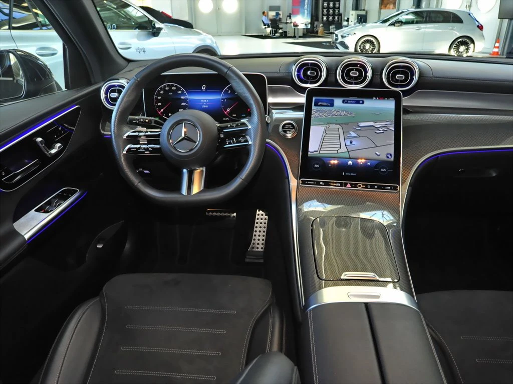 Mercedes-Benz-GLC 300 d-image-9