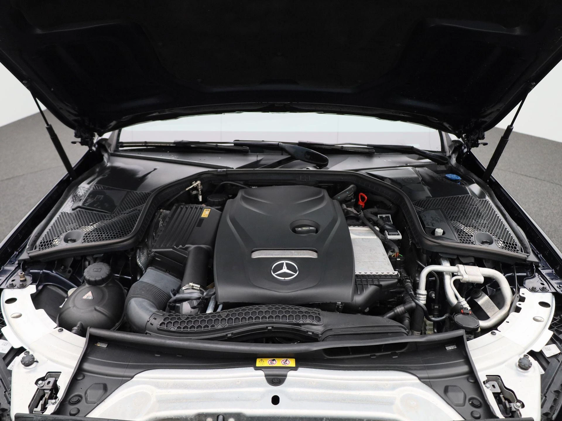 Mercedes-Benz-C-Klasse-image-35