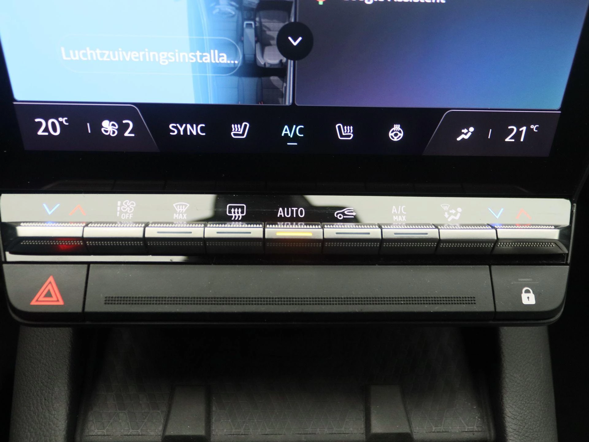 Renault-Megane E-Tech-image-18