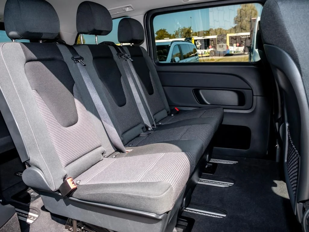 Mercedes-Benz-V-Klasse 300 d-image-11