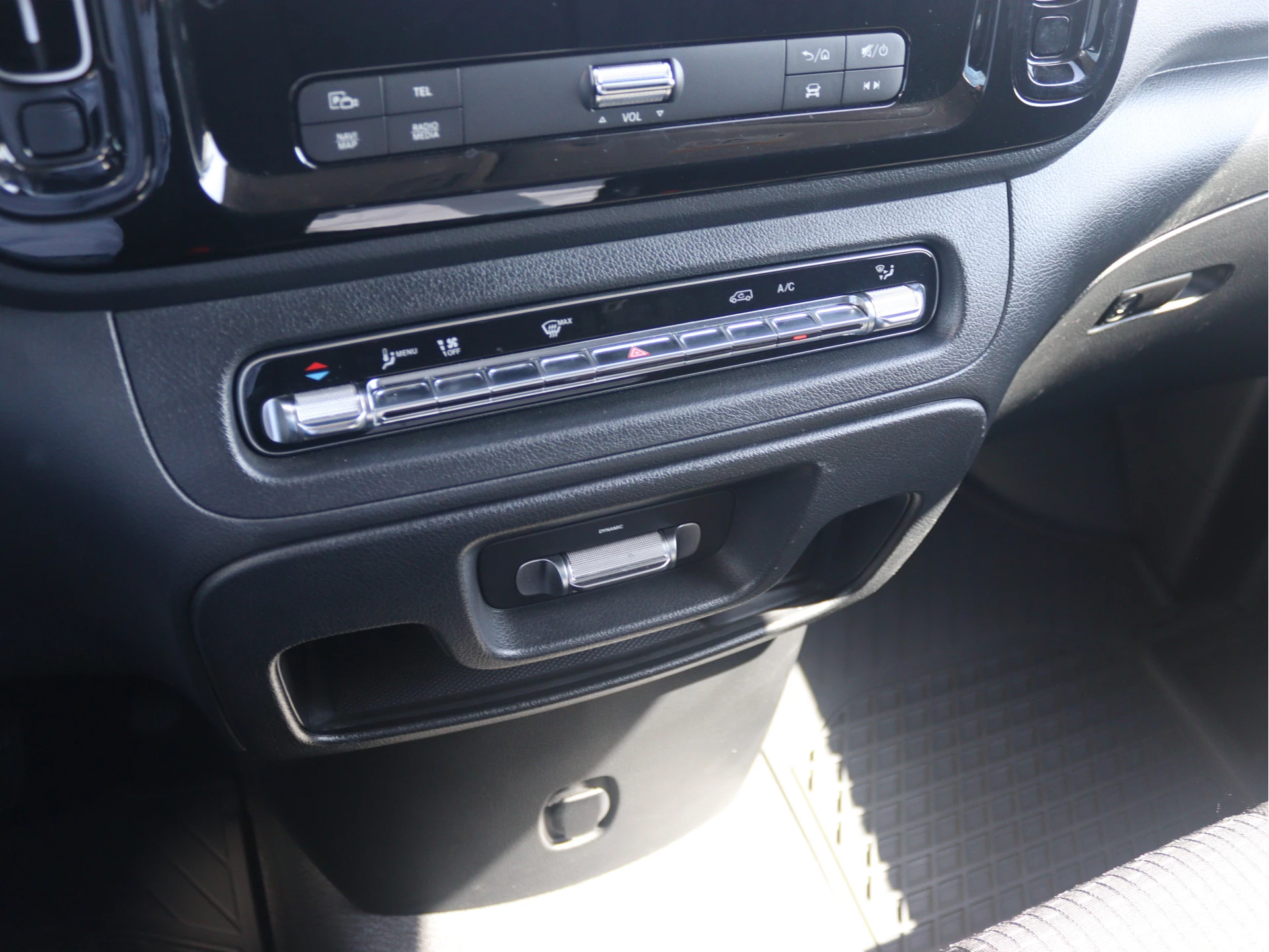 Mercedes-Benz-Vito-image-10