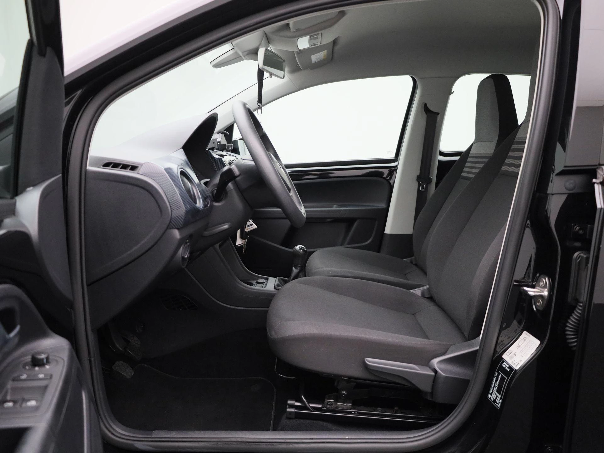 Volkswagen-up!-image-10