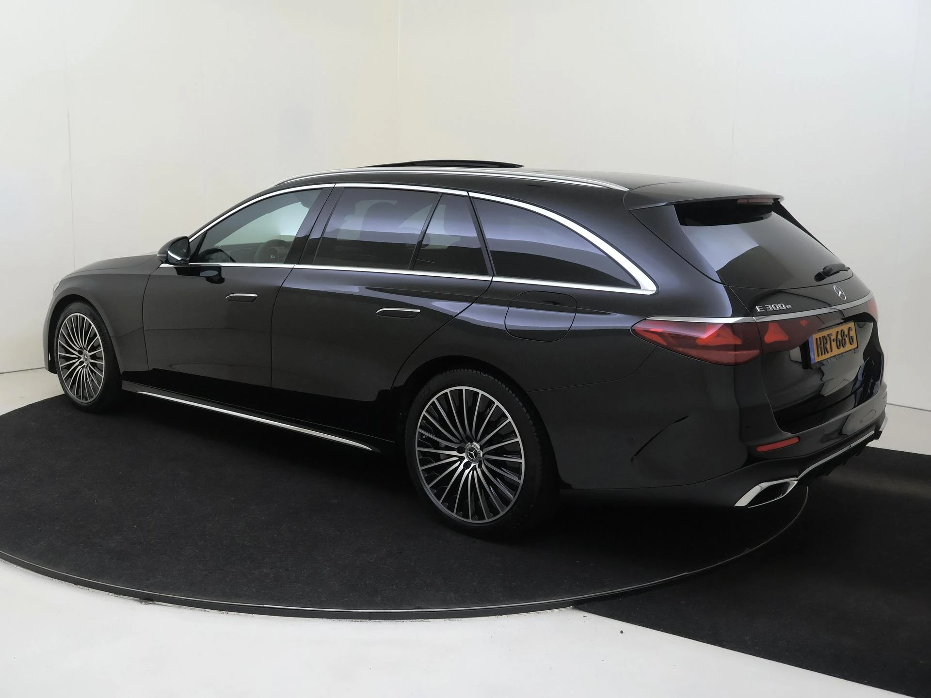 Mercedes-Benz-E-Klasse-image-2