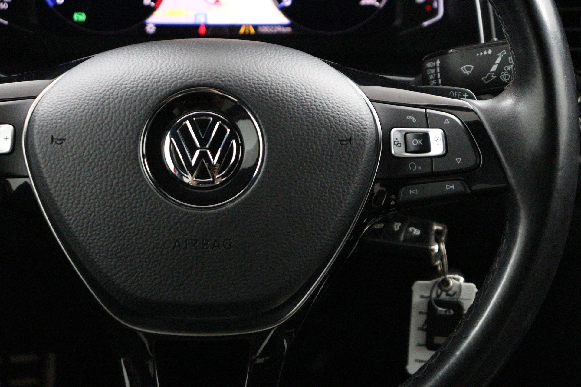 Volkswagen-T-Roc-image-16
