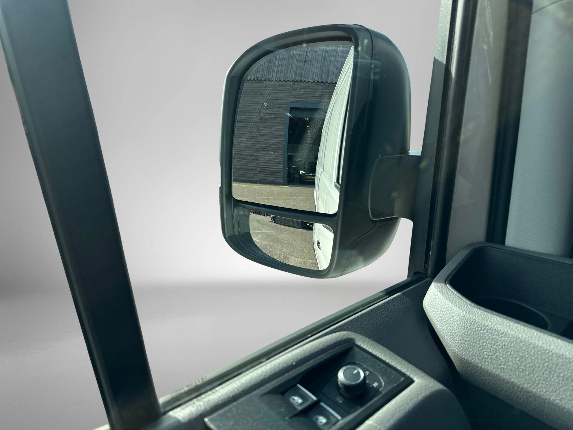 Volkswagen-Crafter-image-13