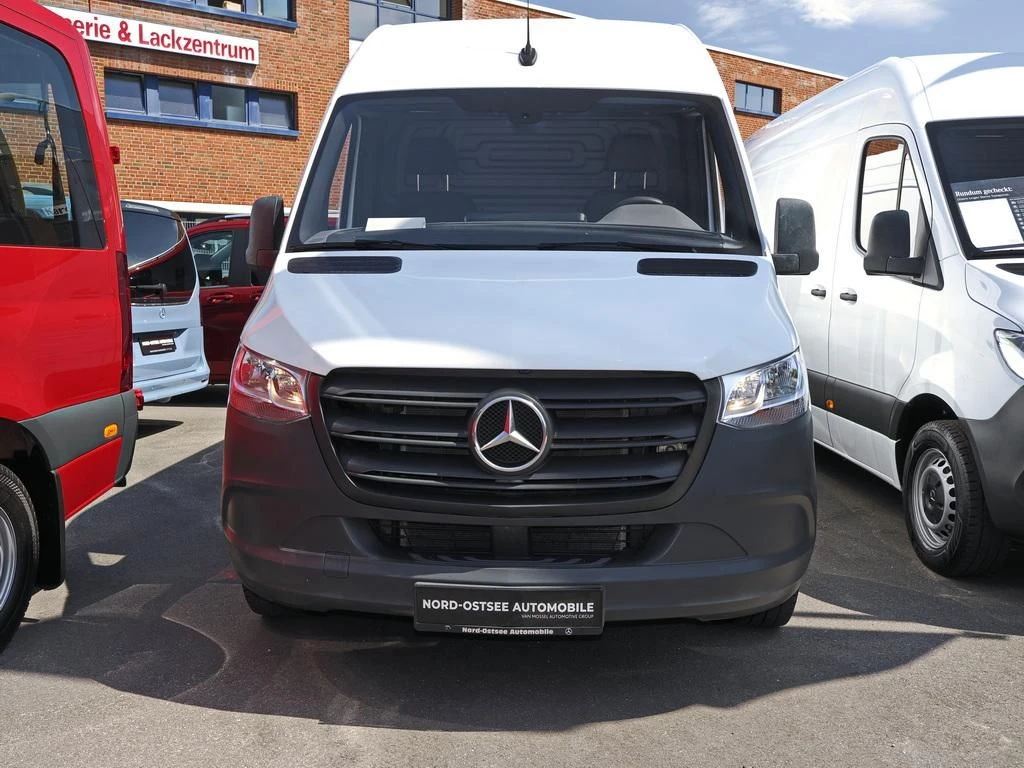Mercedes-Benz-Sprinter 211-image-3