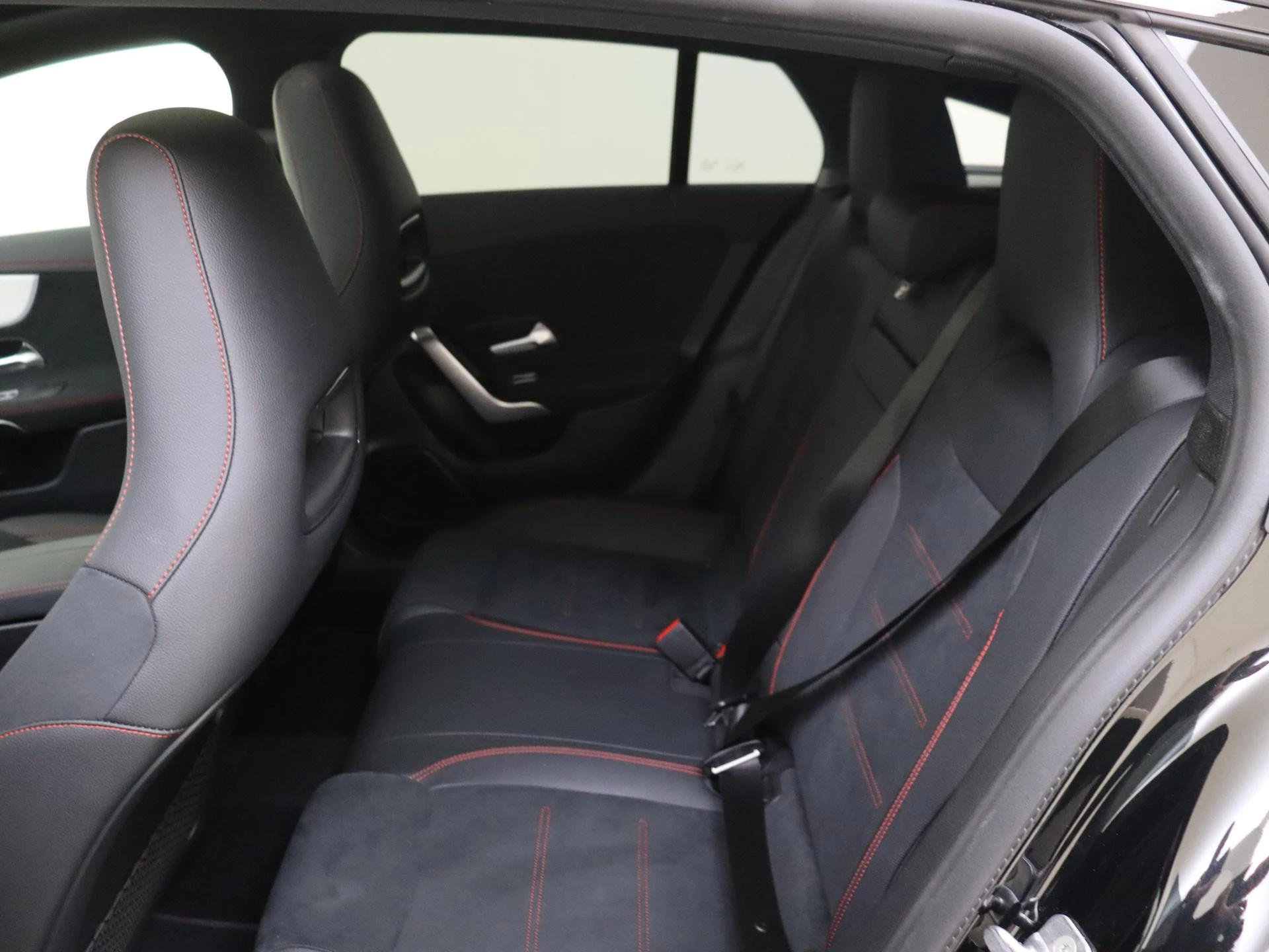Mercedes-Benz-CLA-image-5