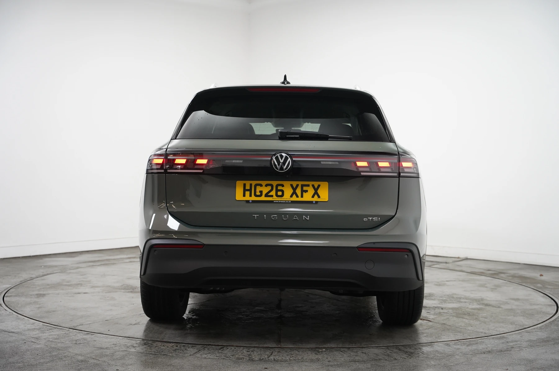 Volkswagen-Tiguan-image-13