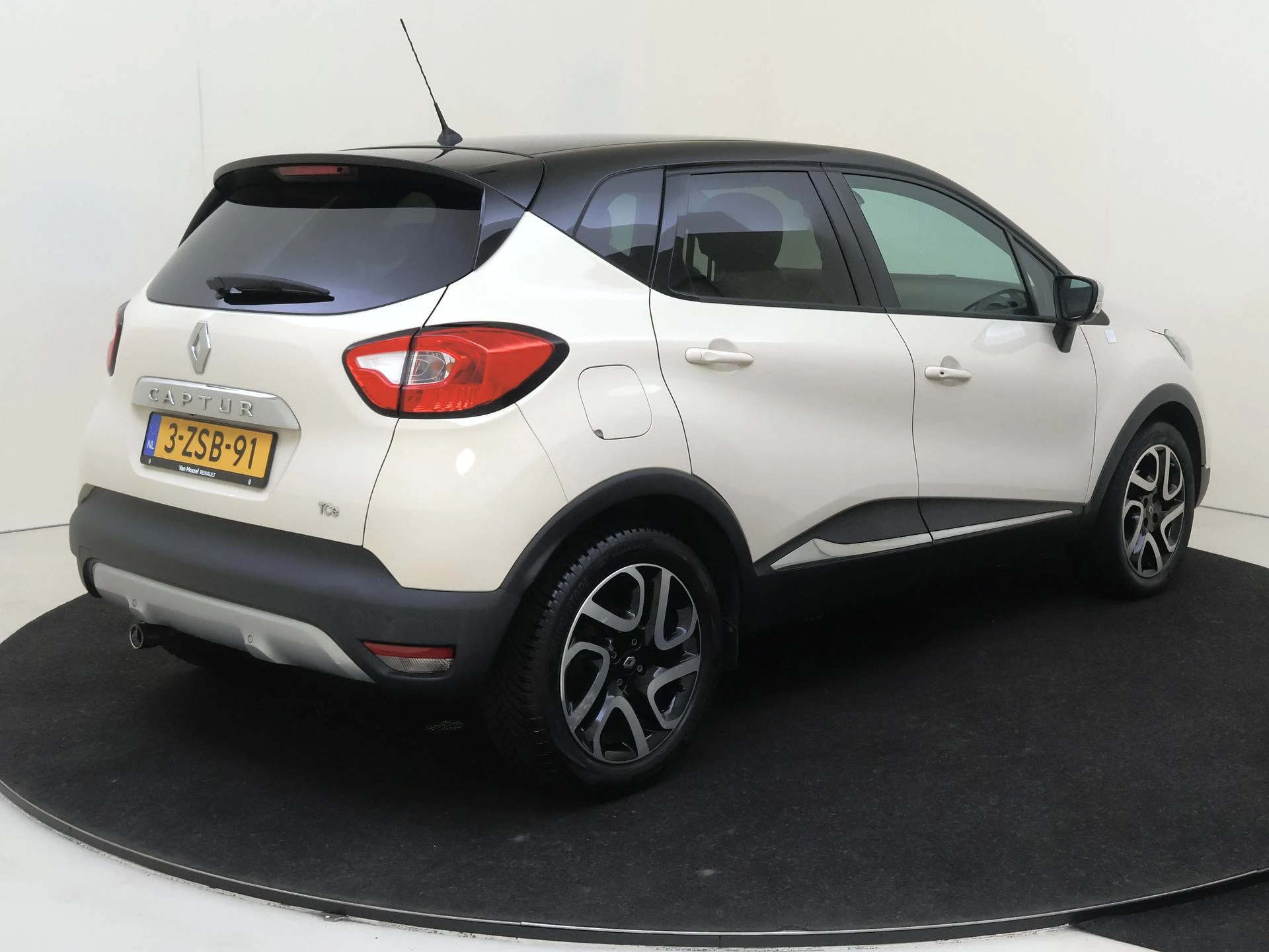 Renault-Captur-image-3