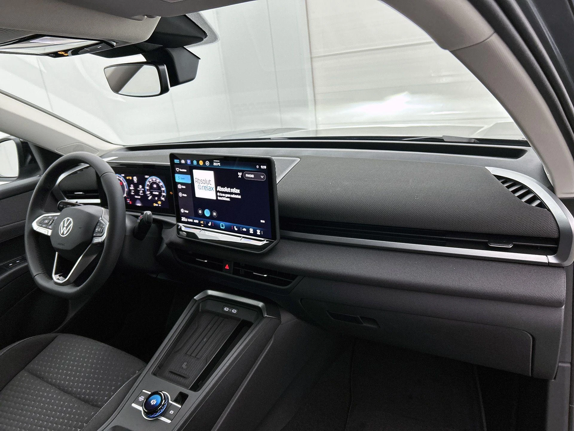 Volkswagen-T-Roc-image-16