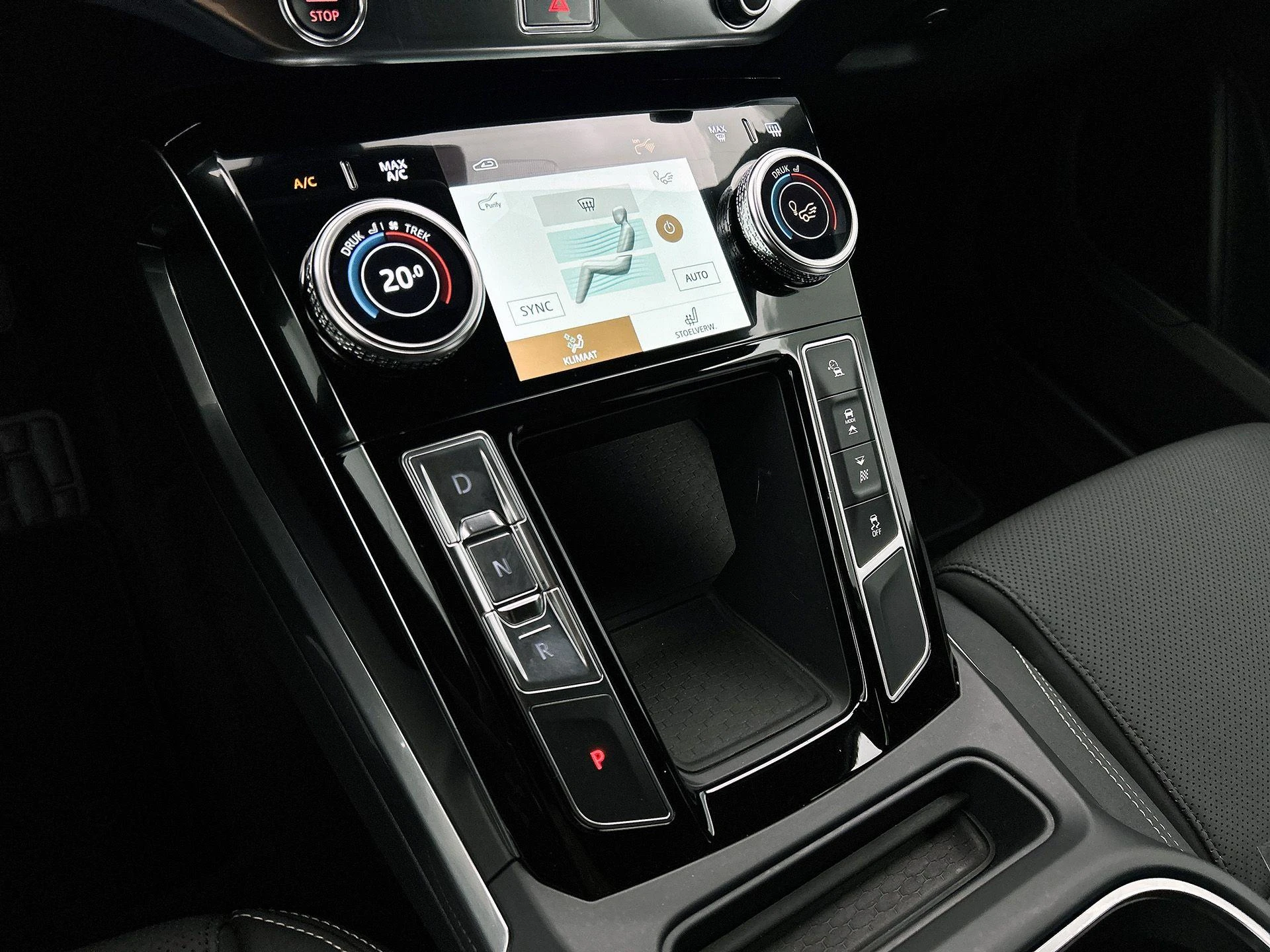 Jaguar-I-PACE-image-27