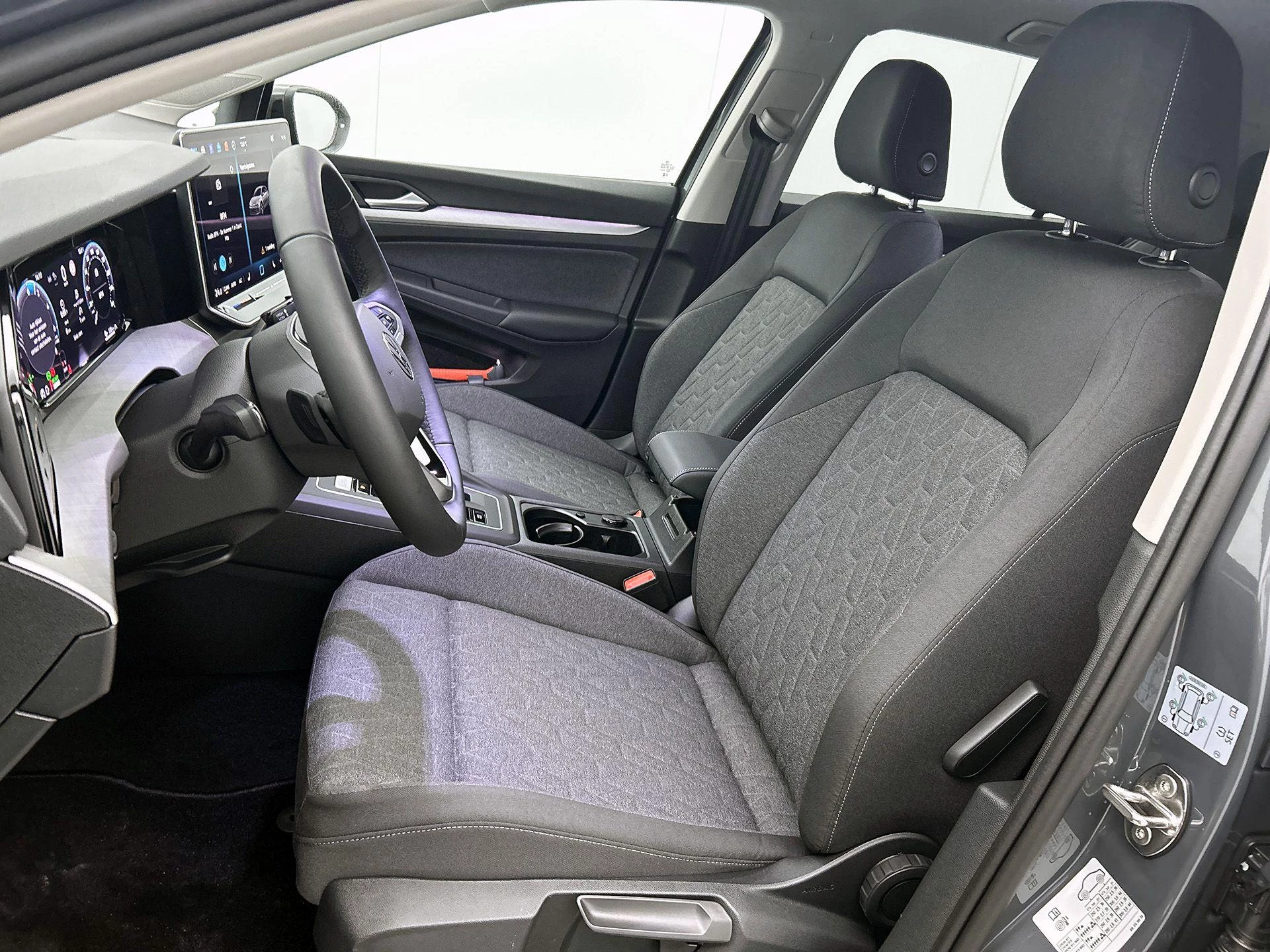 Volkswagen-Golf-image-47