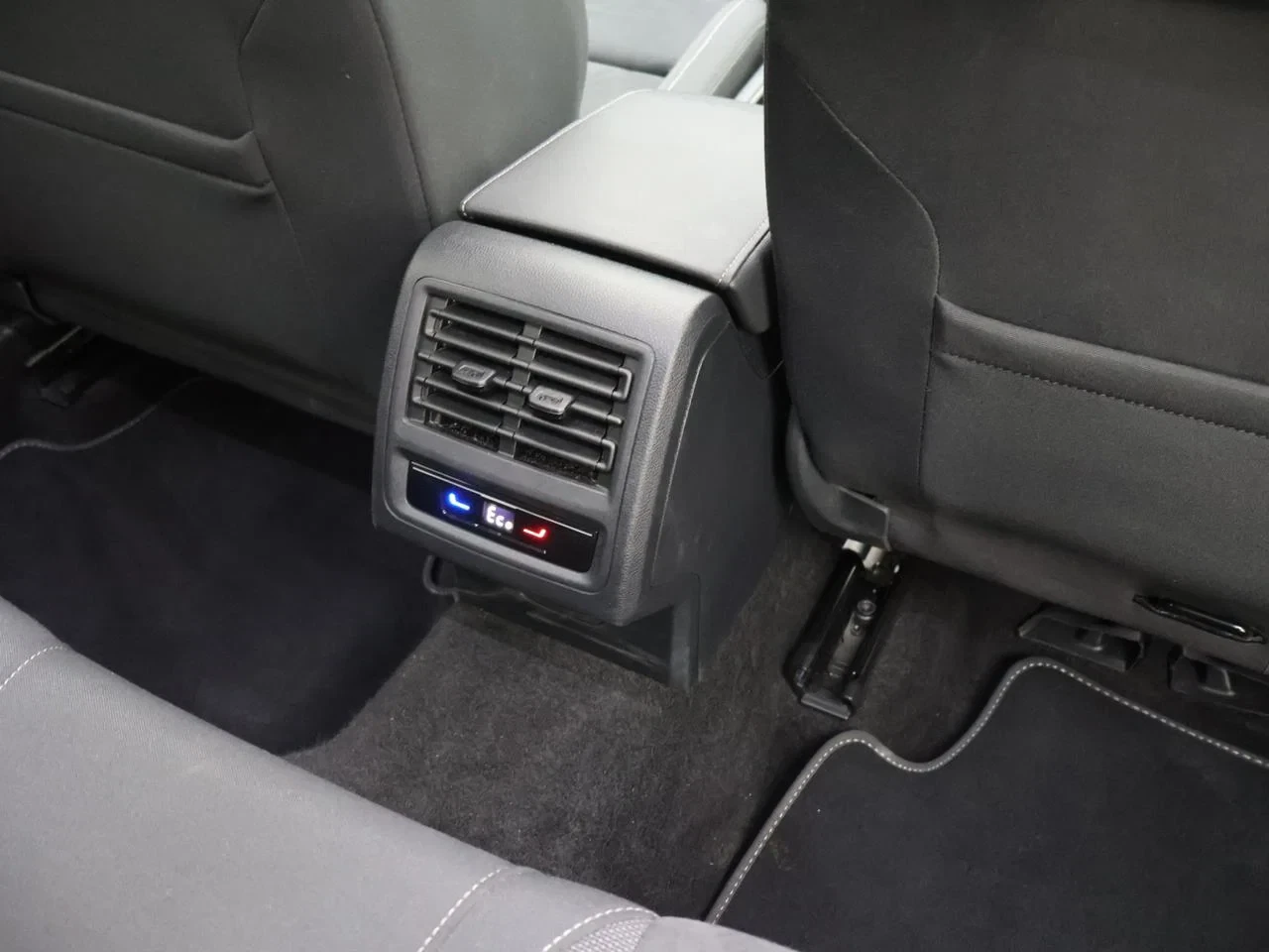 Volkswagen-Golf-image-22