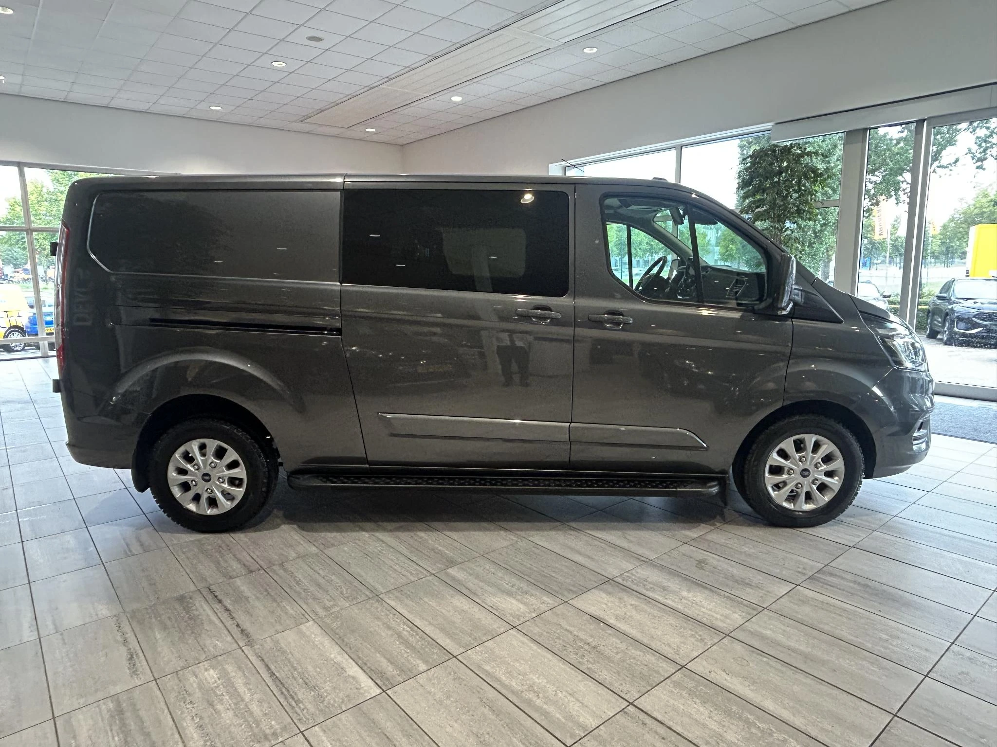 Ford-Transit Custom-image-5