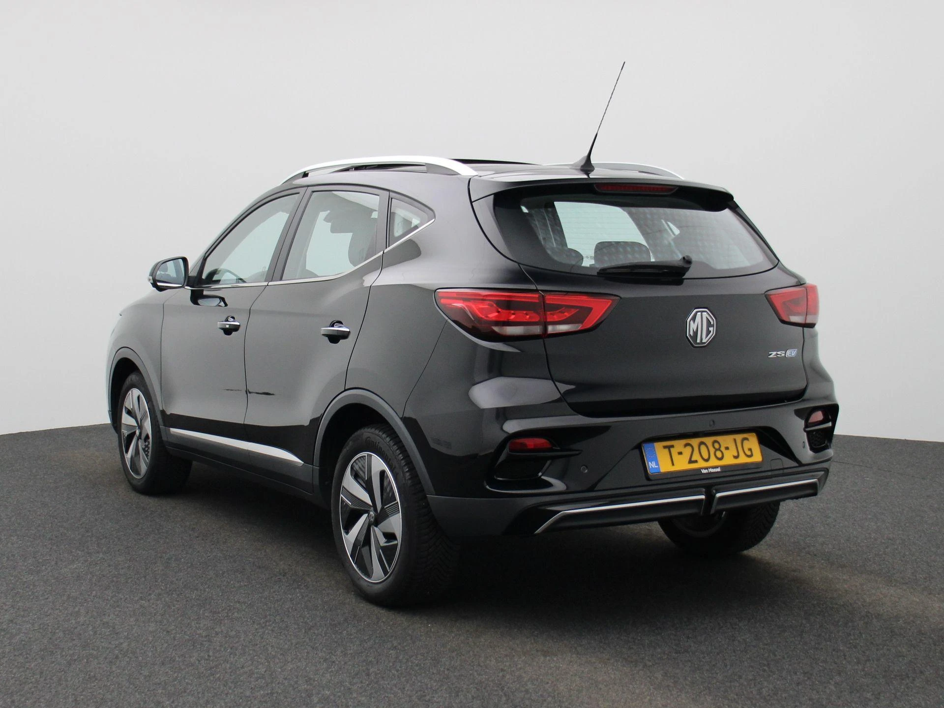 MG-ZS EV-image-1