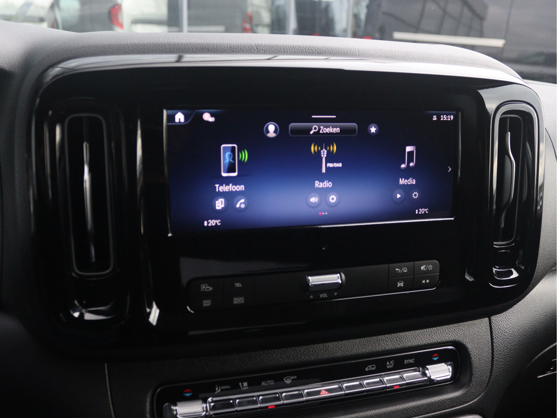 Mercedes-Benz-Vito-image-8