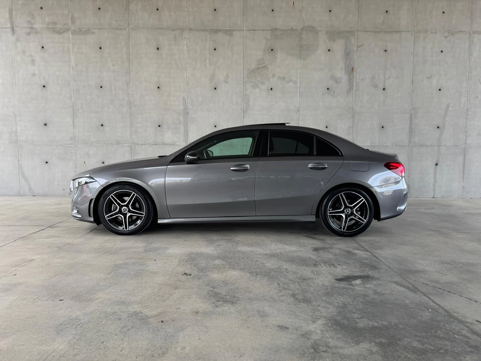Mercedes-Benz-A-Klasse-image-2