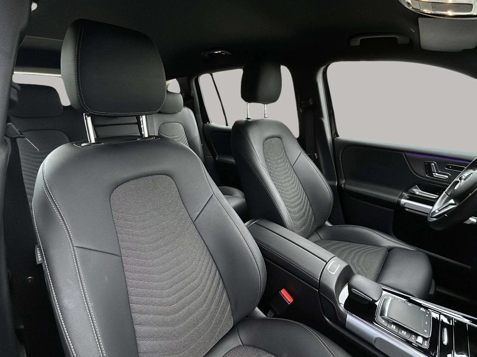 Mercedes-Benz-EQB-image-9