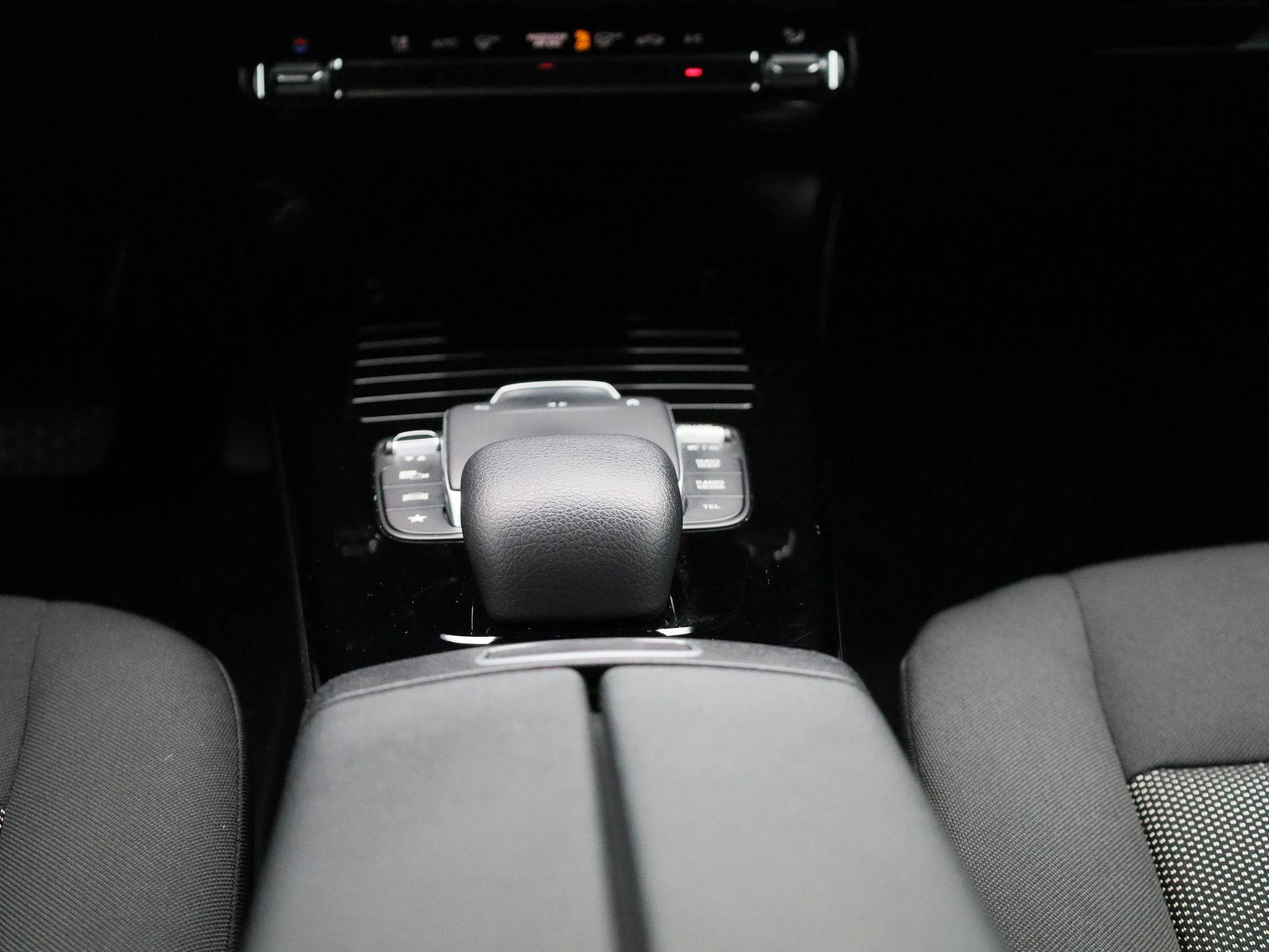 Mercedes-Benz-CLA-image-9