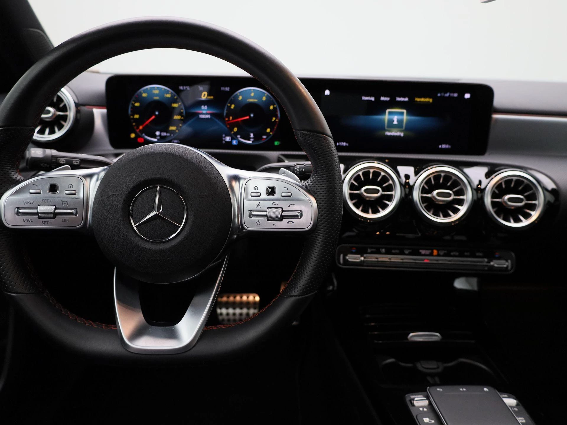 Mercedes-Benz A-Klasse 180 Aut. AMG Business Solution