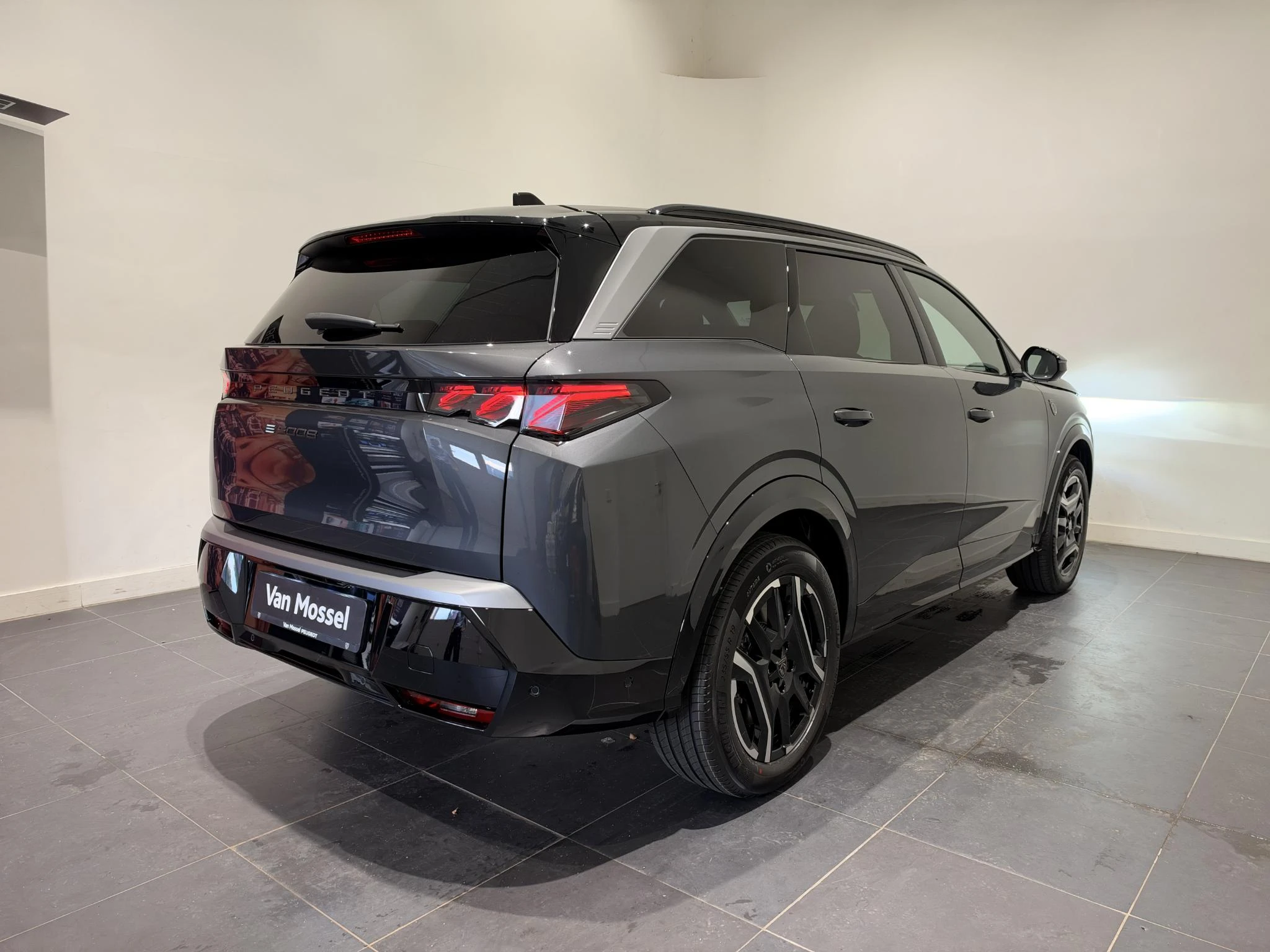 Peugeot-e-5008-image-3