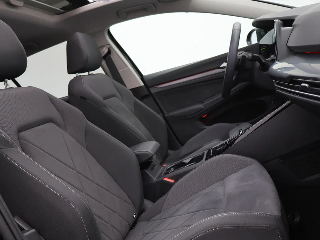 Volkswagen-Golf-image-9