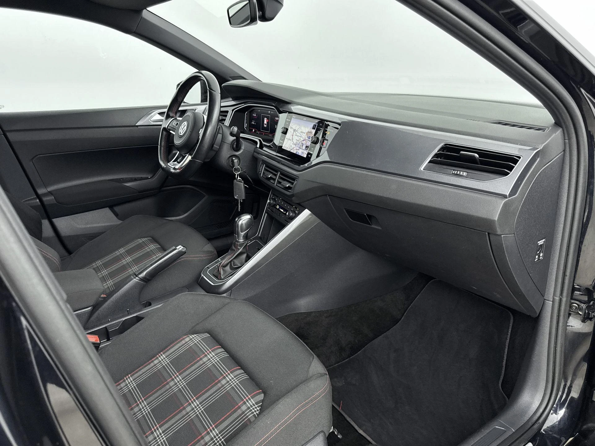 Volkswagen-Polo-image-16