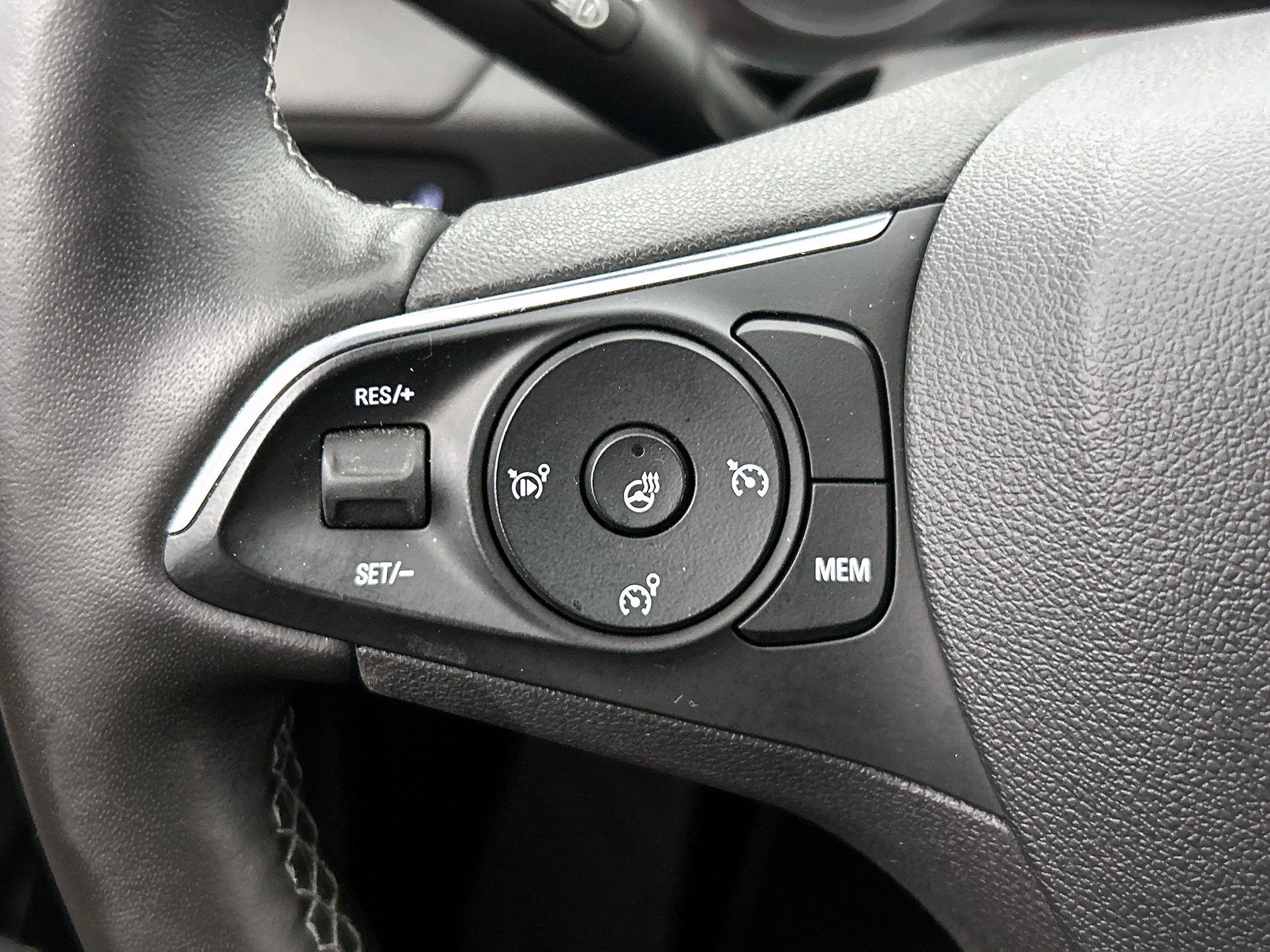 Opel-Grandland X-image-5