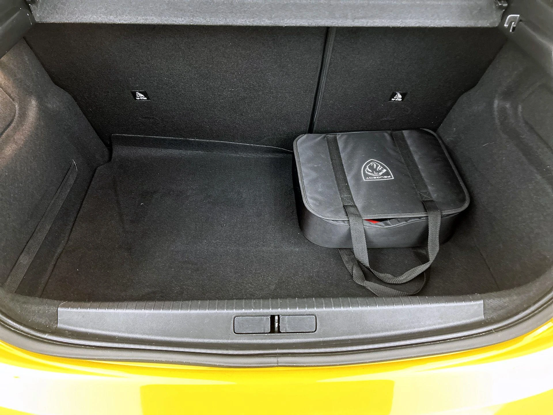 Peugeot-e-208-image-14