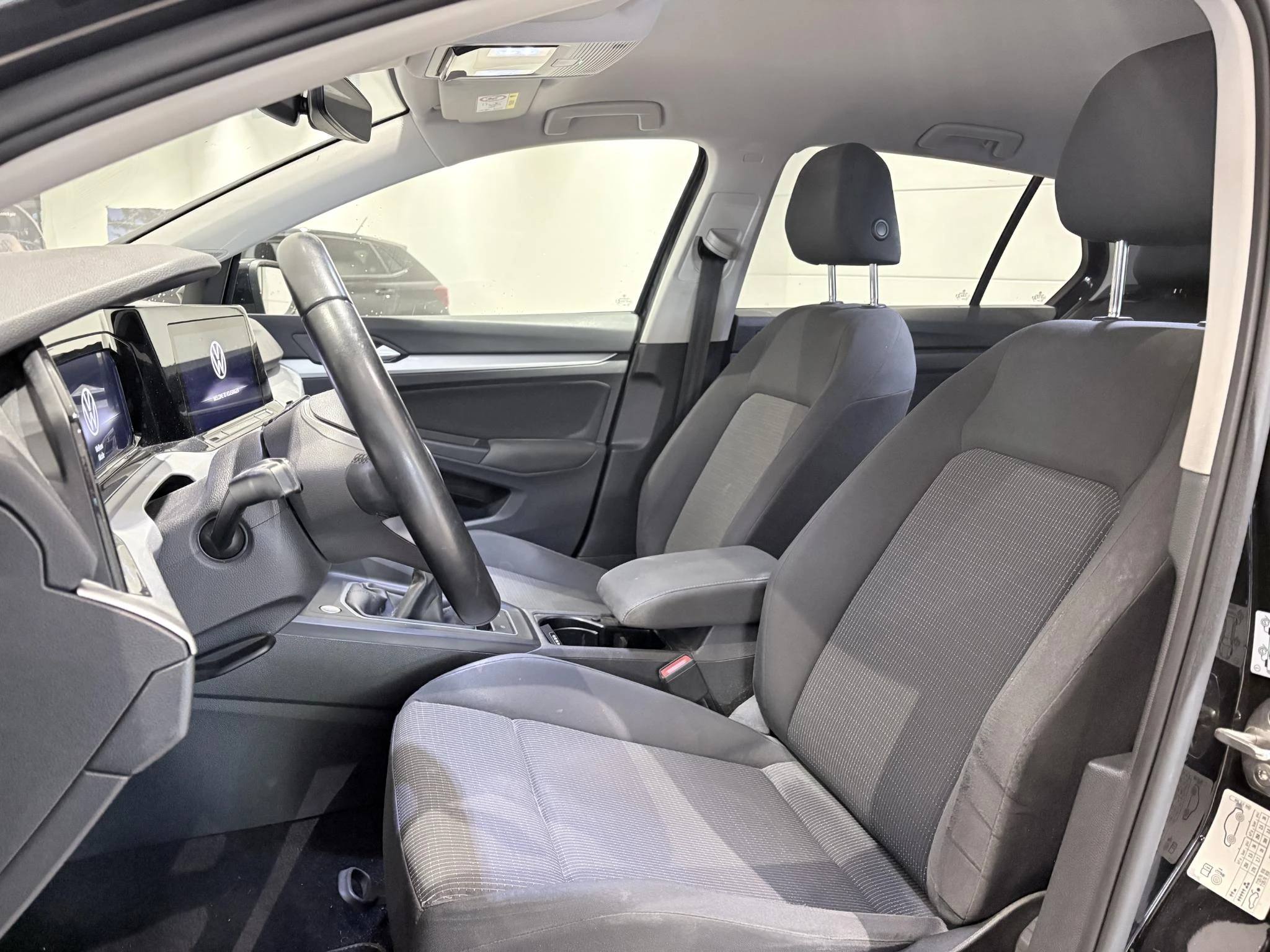 Volkswagen-Golf-image-8