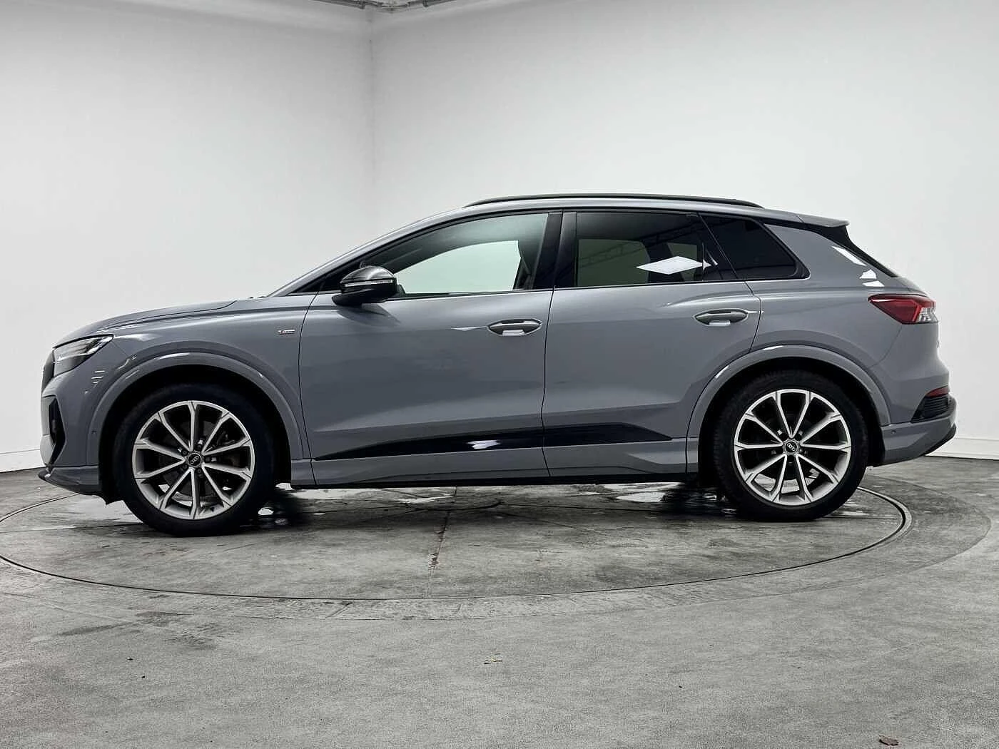 Audi-Q4 e-tron-image-3