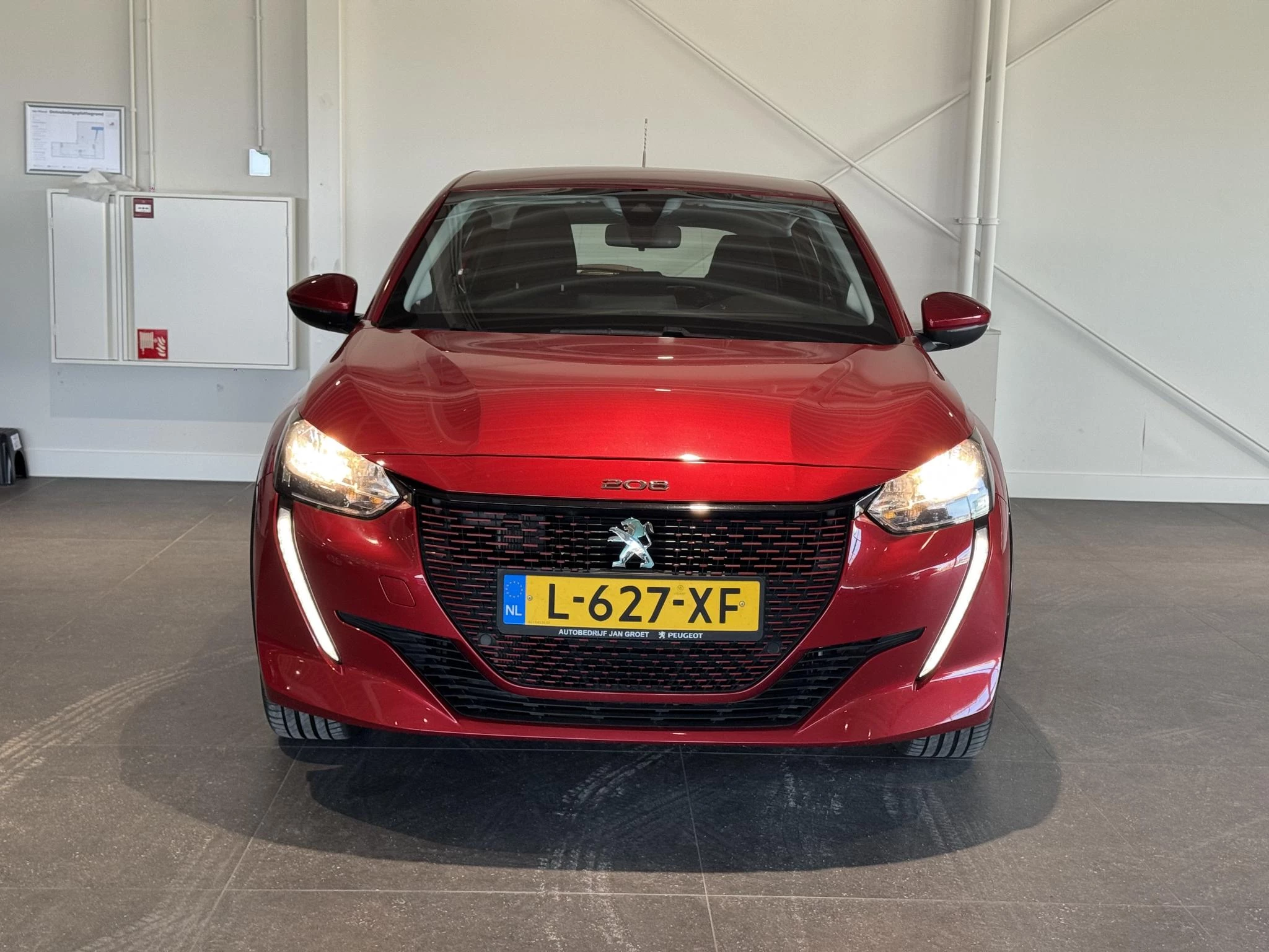 Peugeot-e-208-image-1