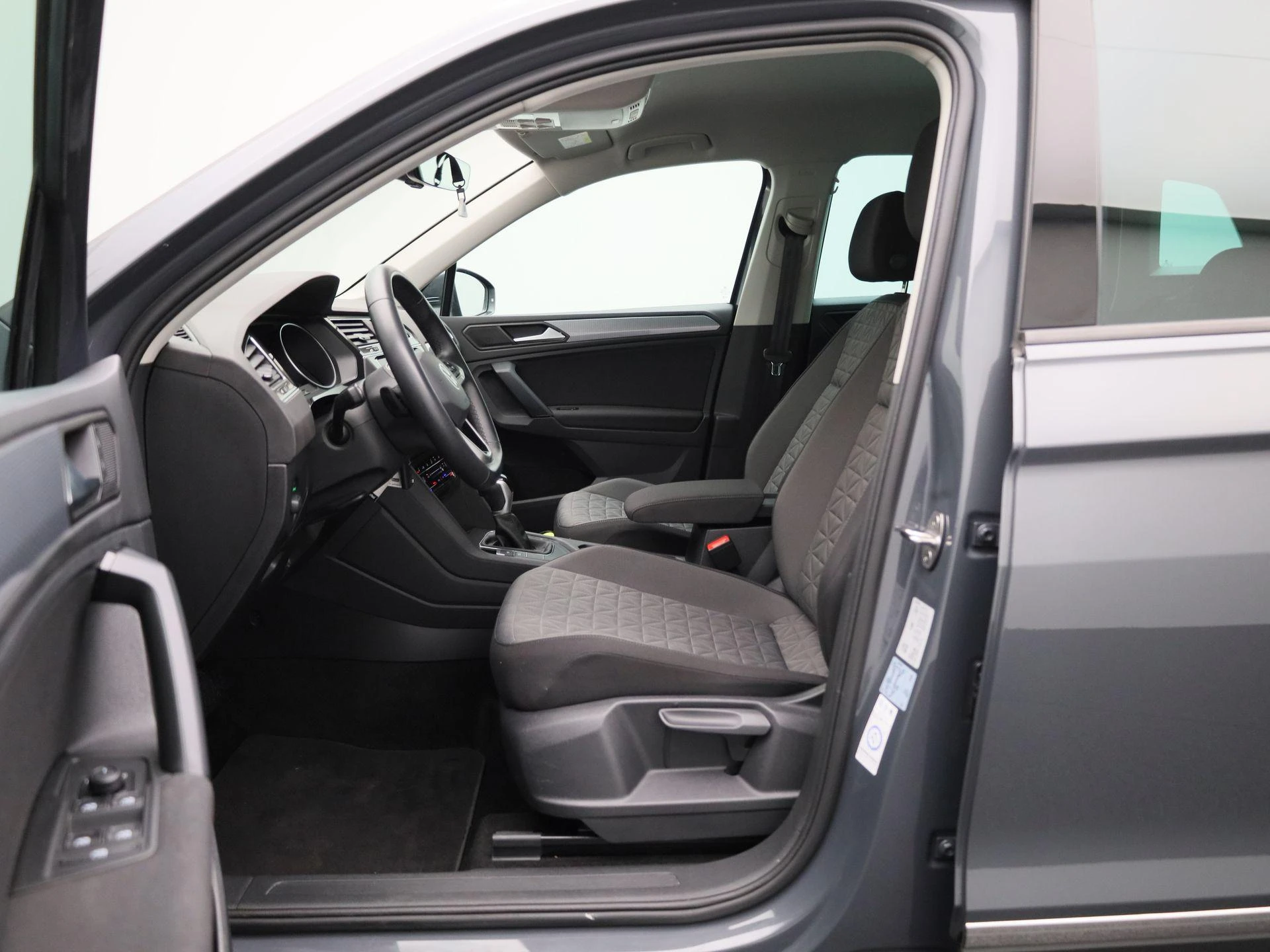 Volkswagen-Tiguan-image-8