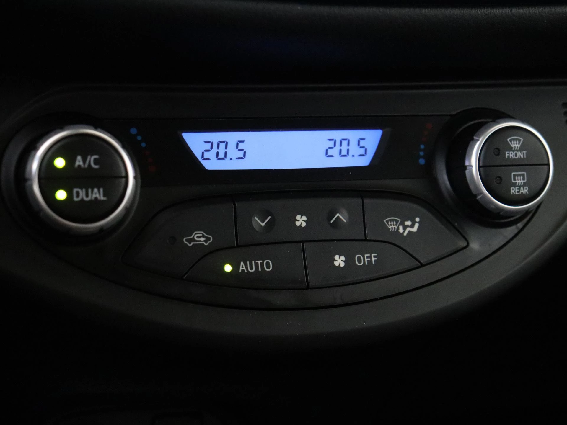 Toyota-Yaris-image-17