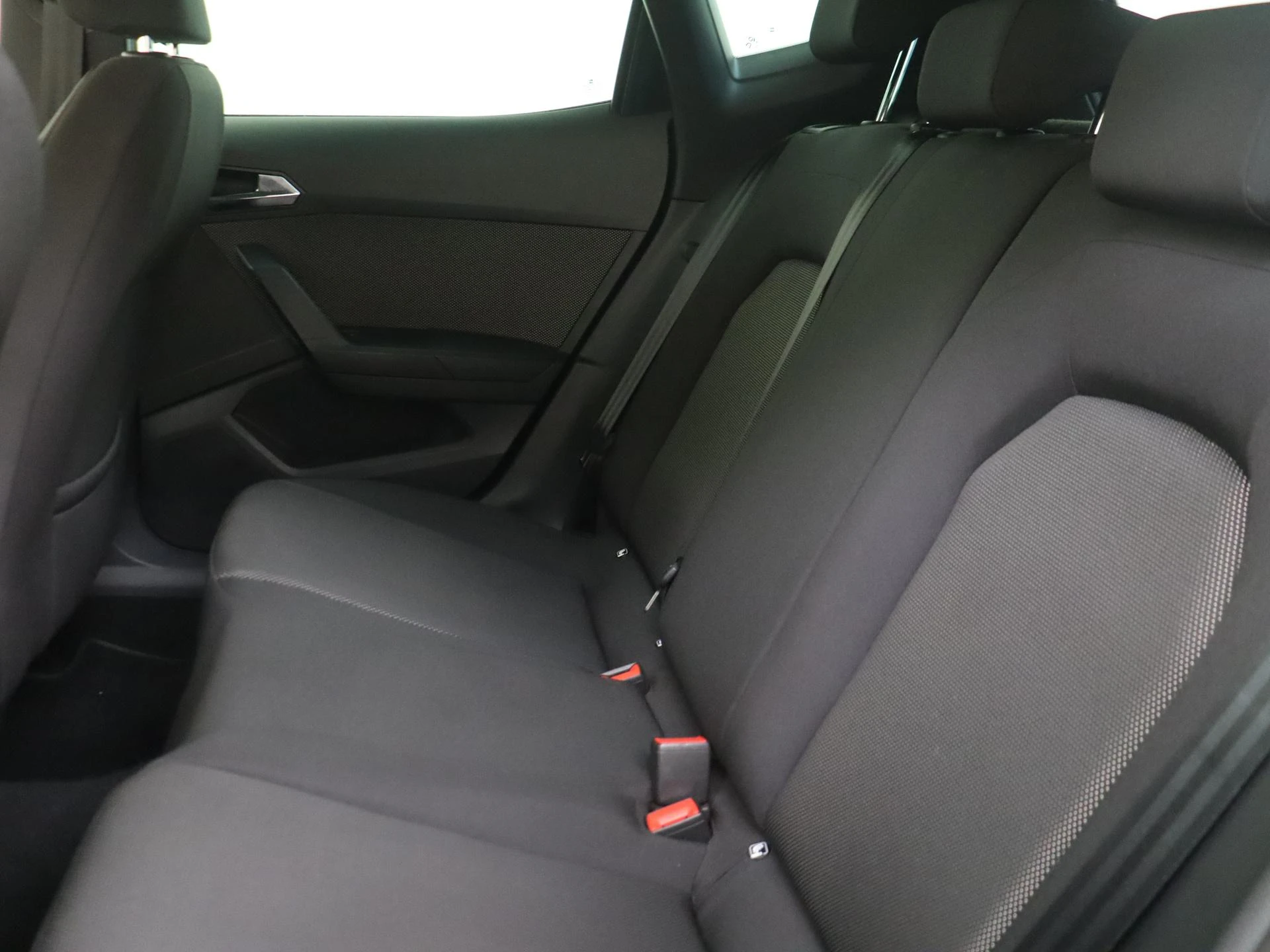 SEAT-Arona-image-15