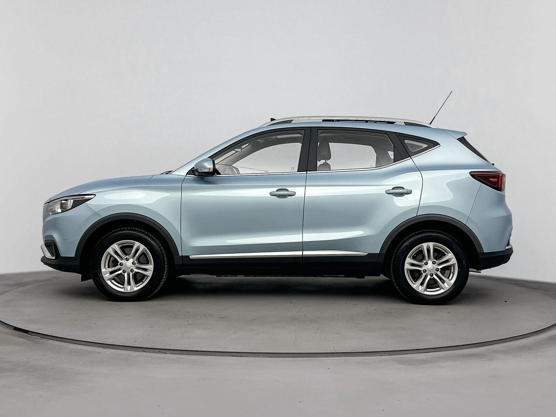 MG ZS EV MG Luxury 45 kWh 143PK