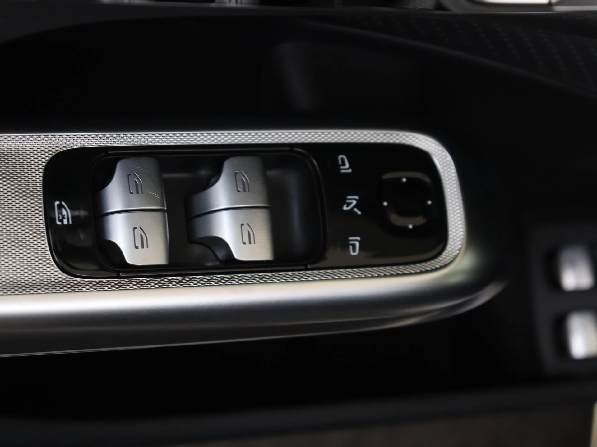Mercedes-Benz-E-Klasse-image-25
