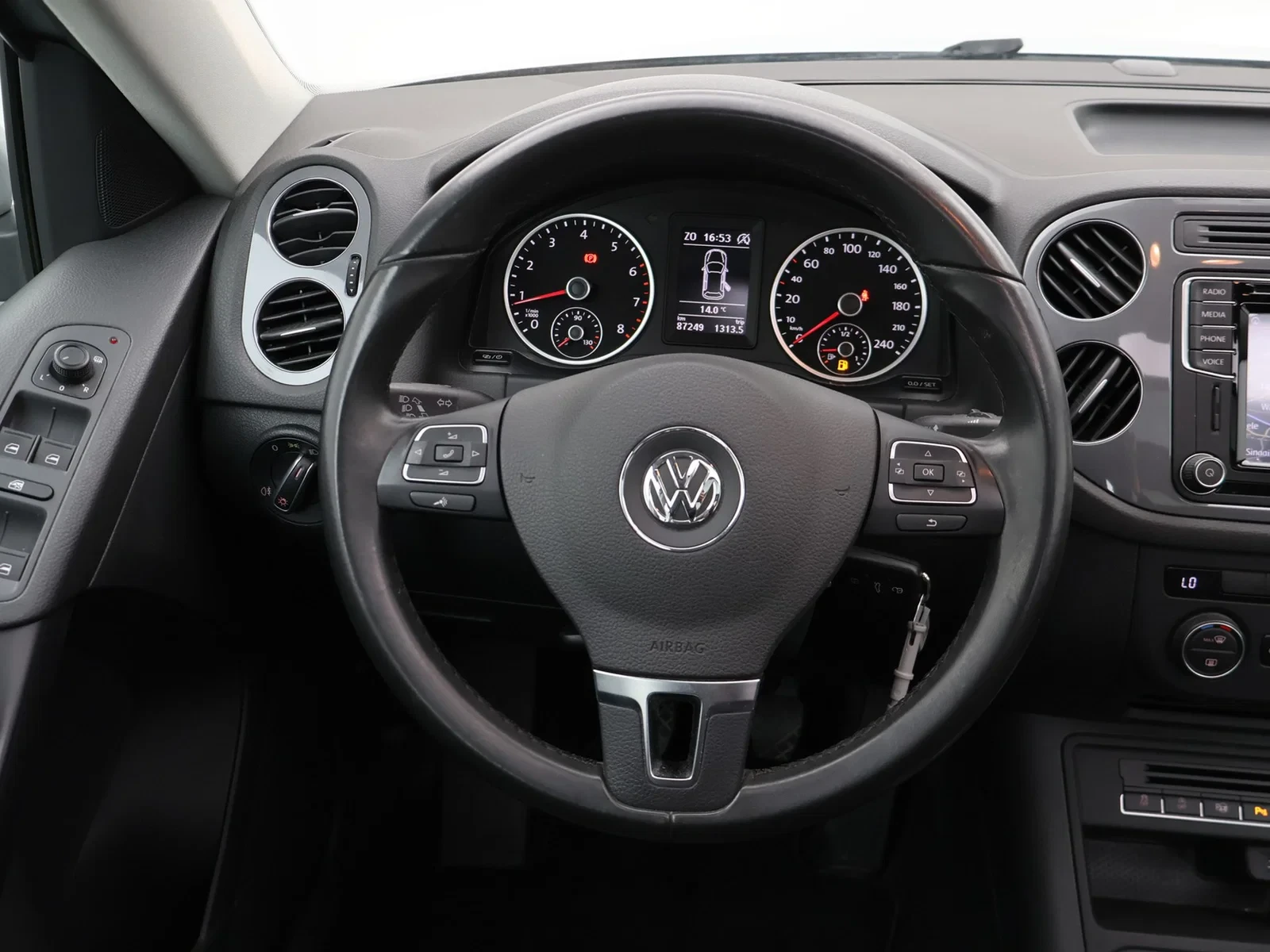 Volkswagen Tiguan Tiguan Trend & Fun 1.4TSI BlueMotion 125PK *PANODAK*PDC*BLTH*DAB RADIO*AIRCO AUTOMATISCH*...*