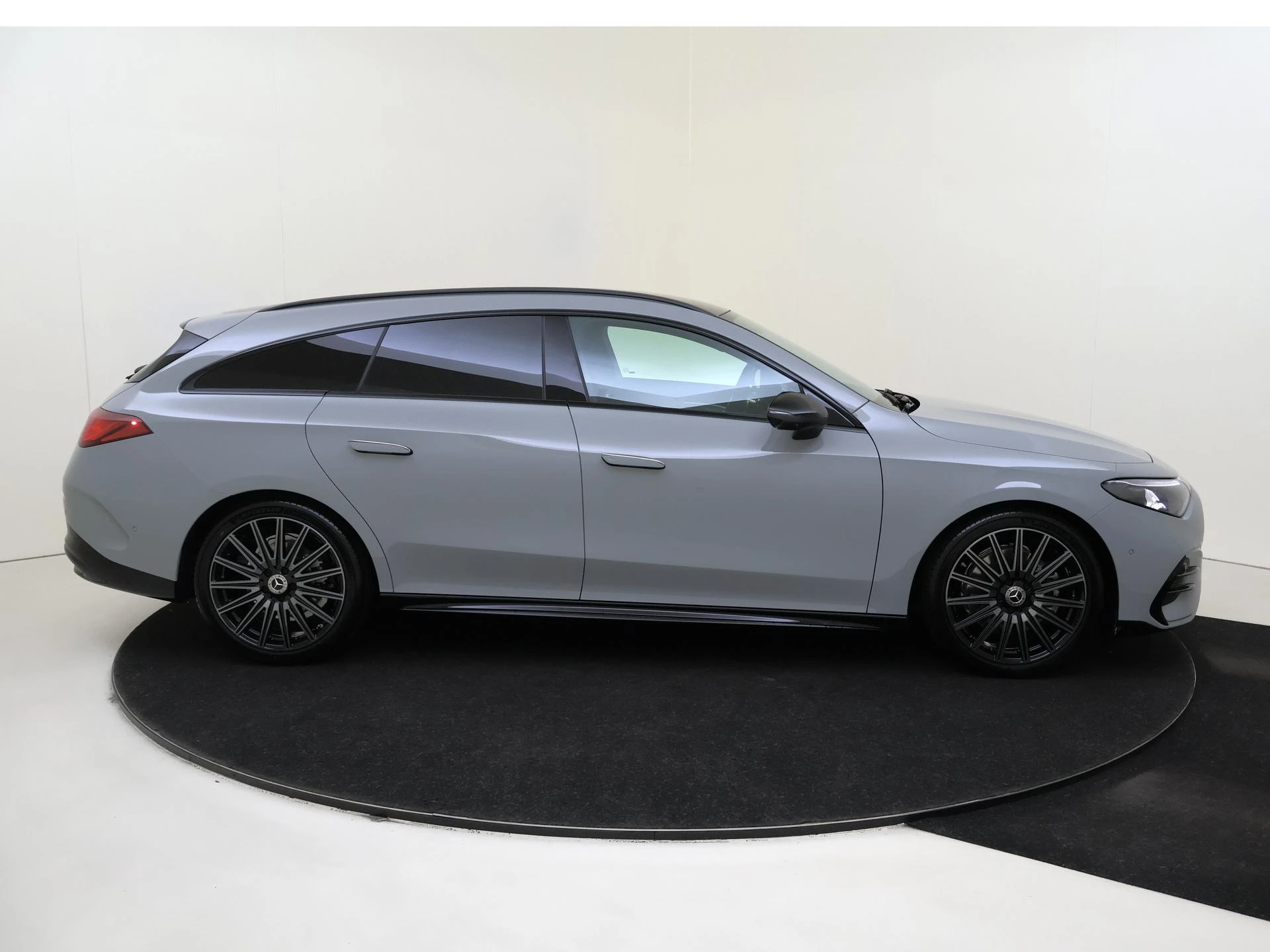 Mercedes-Benz-CLA-image-8
