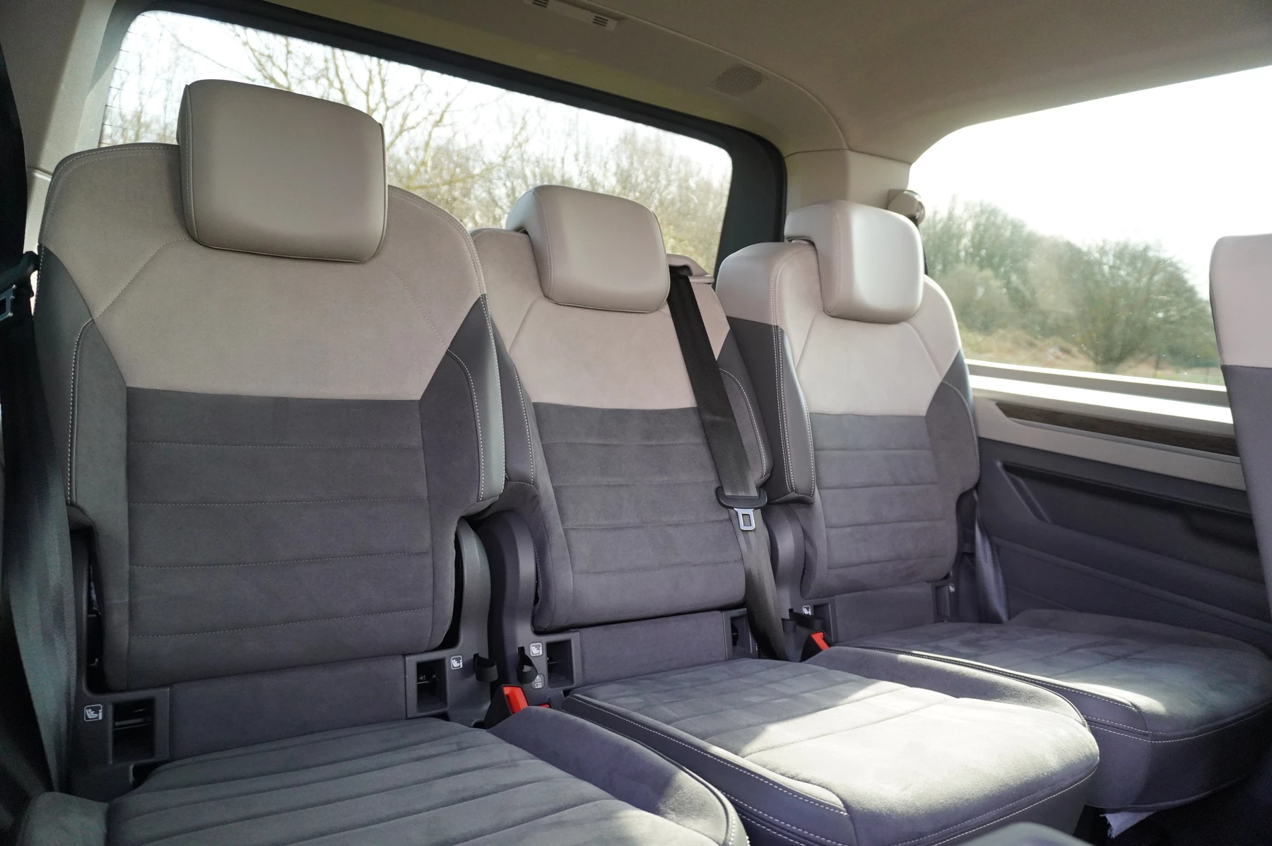 Volkswagen-Multivan-image-36