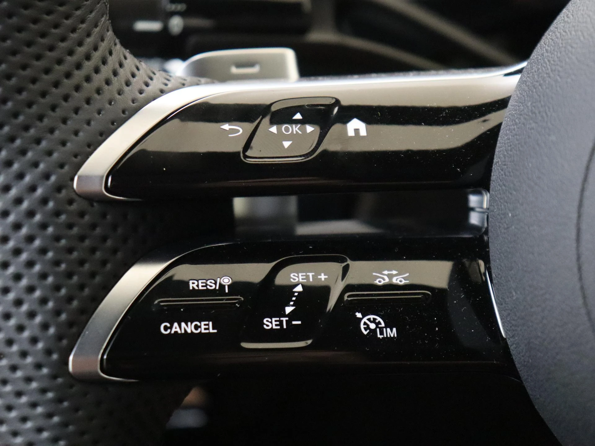 Mercedes-Benz-E-Klasse-image-12