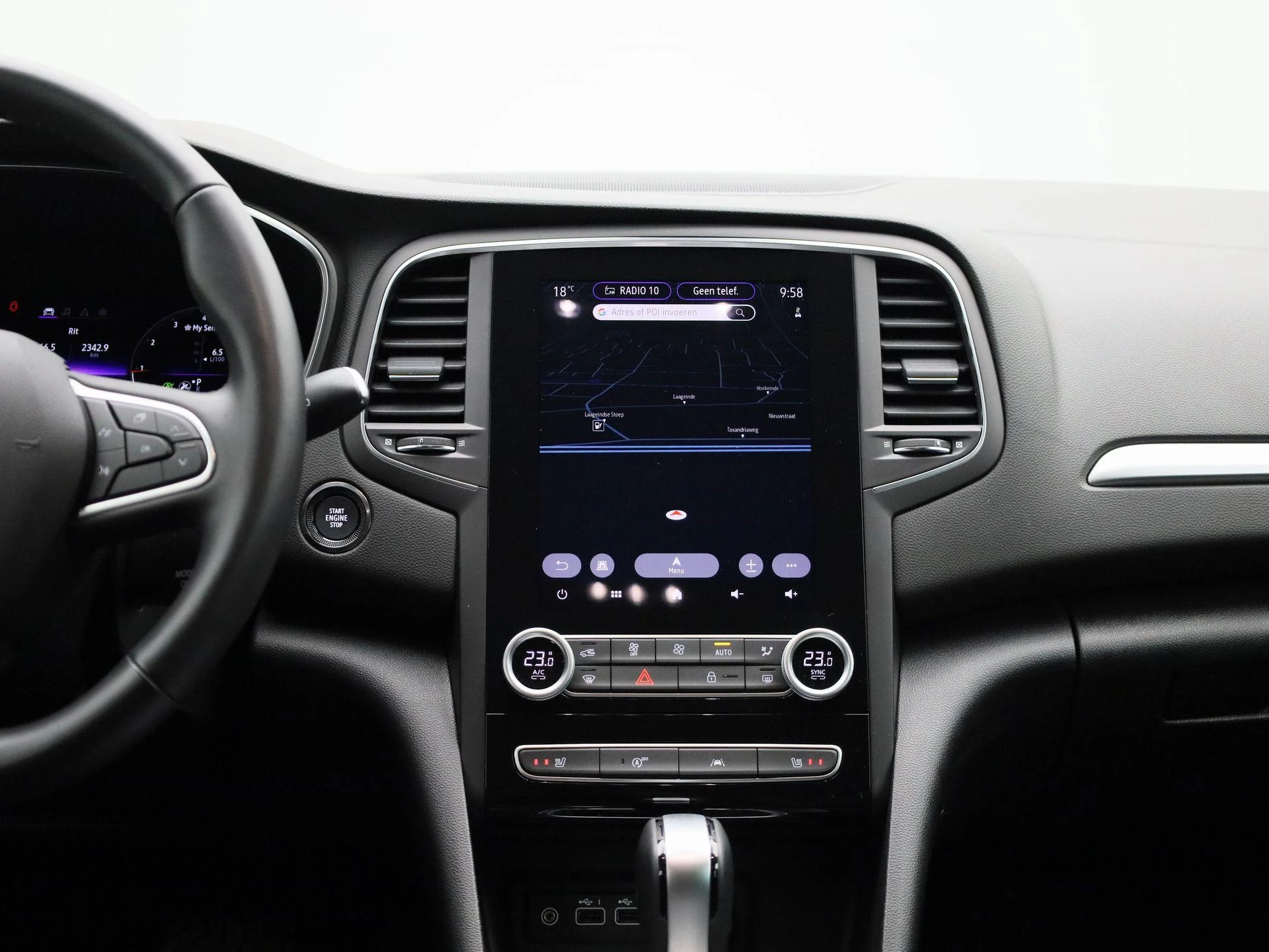 Renault-Mégane Estate-image-8